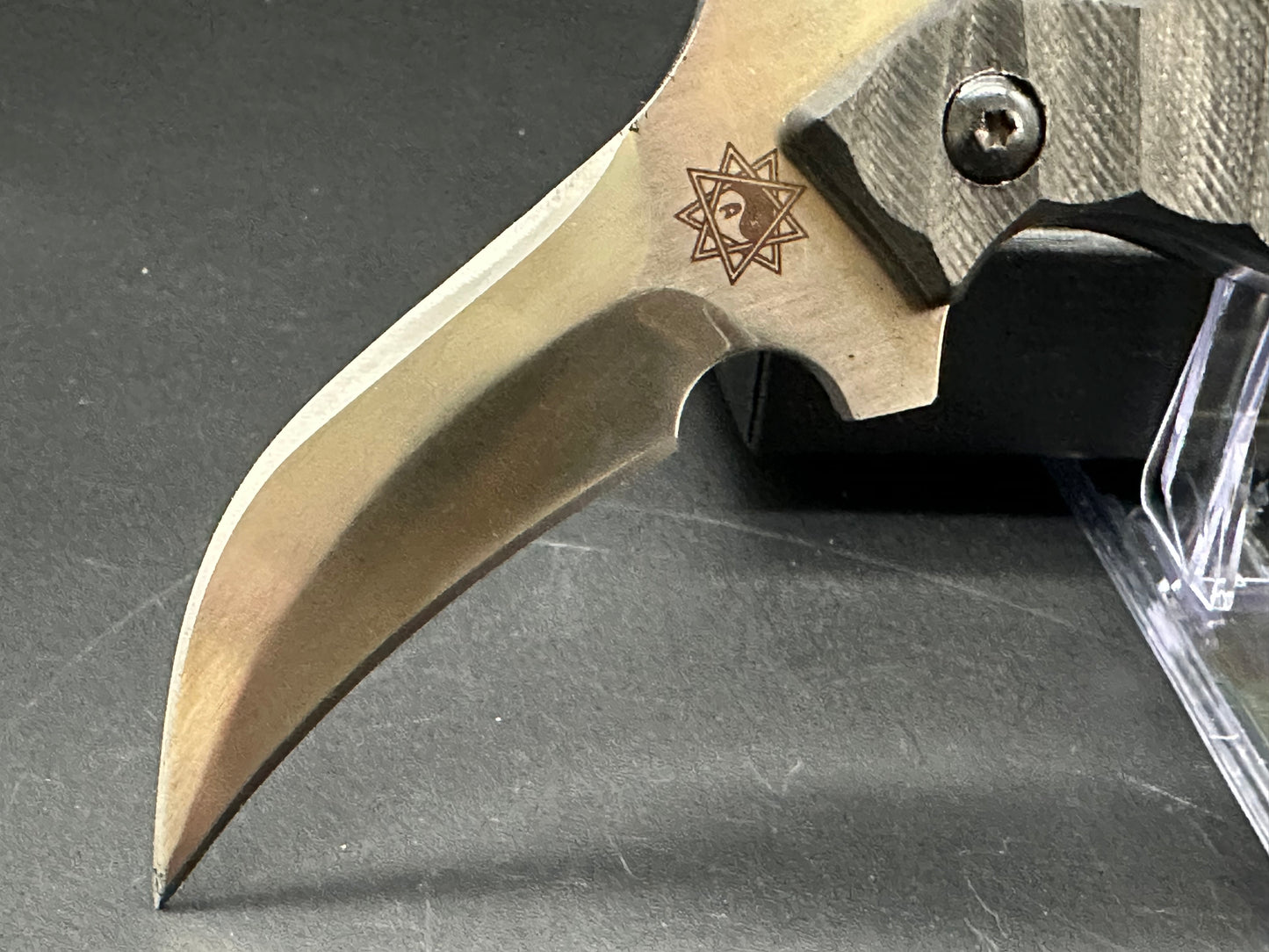 Derespina Knives karambit