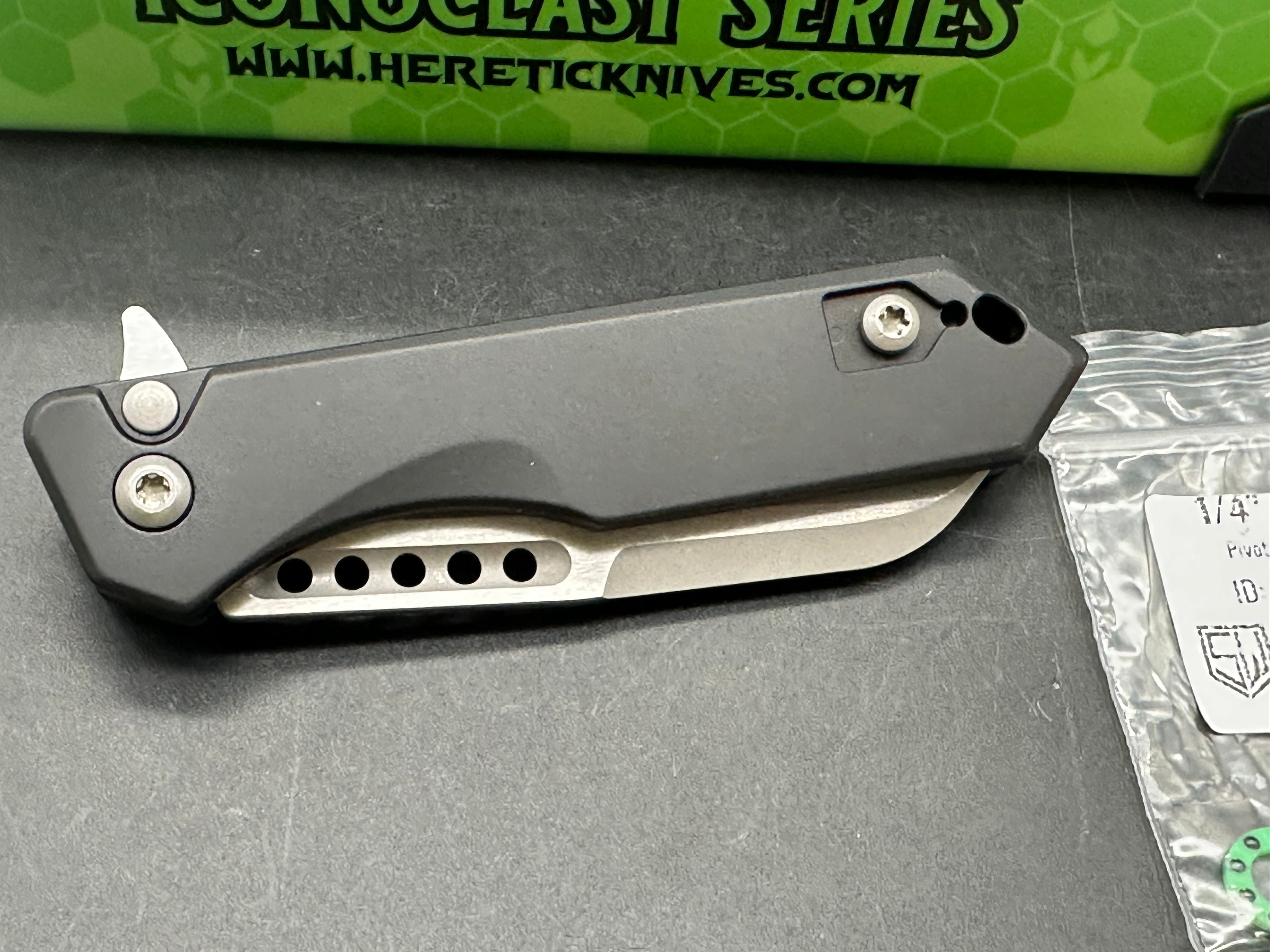 Heretic Jinn Manual, 3" MagnaCut BattleWorn Sheepsfoot Blade with Black Aluminum Scales plus Skiff Bearings
