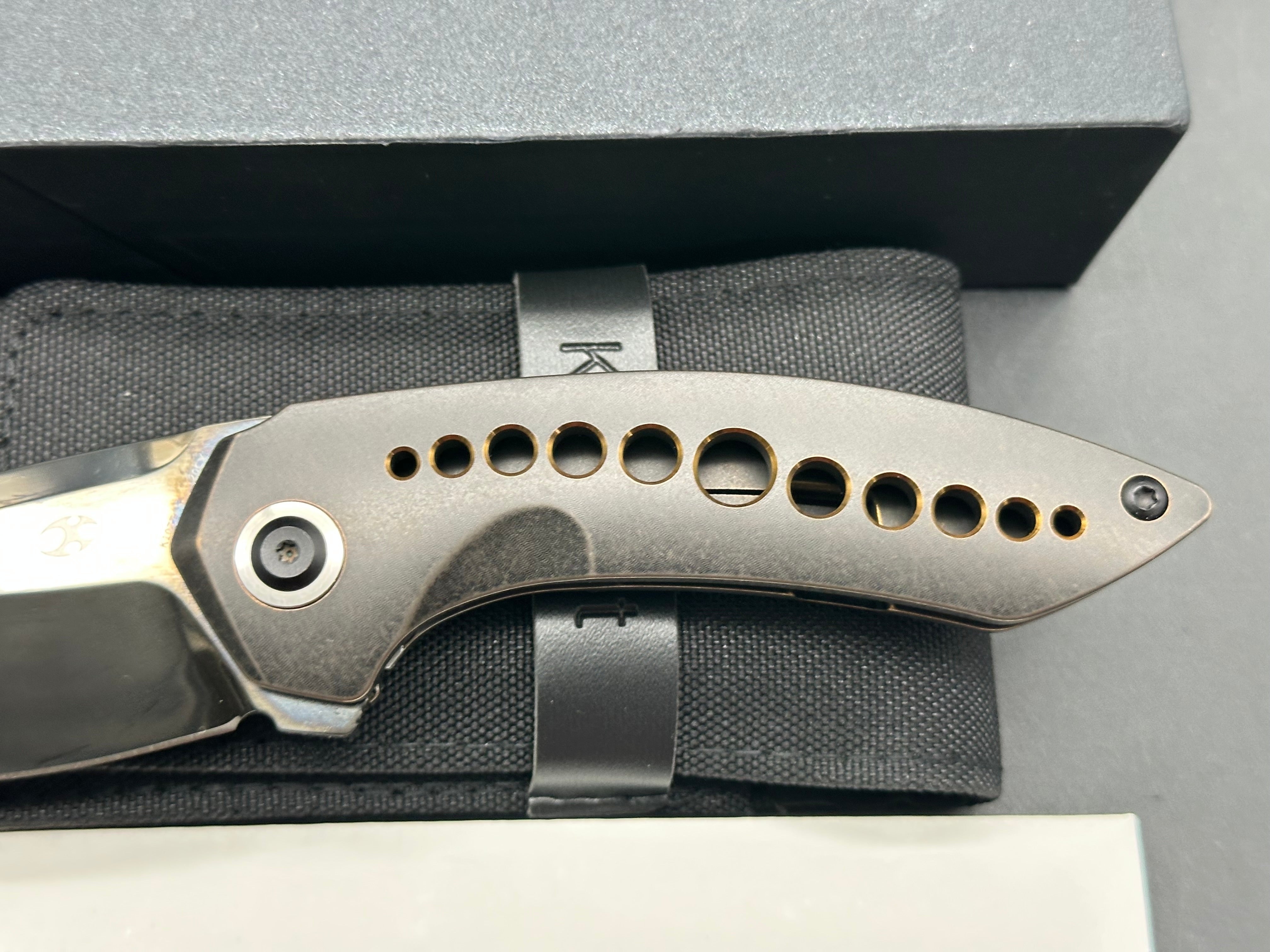 ODD 21 FRAME LOCK BLACKWASH TITANIUM W/ BRONZE HOLES HANDLE (3.08'' MIRROR DLC CPM20CV