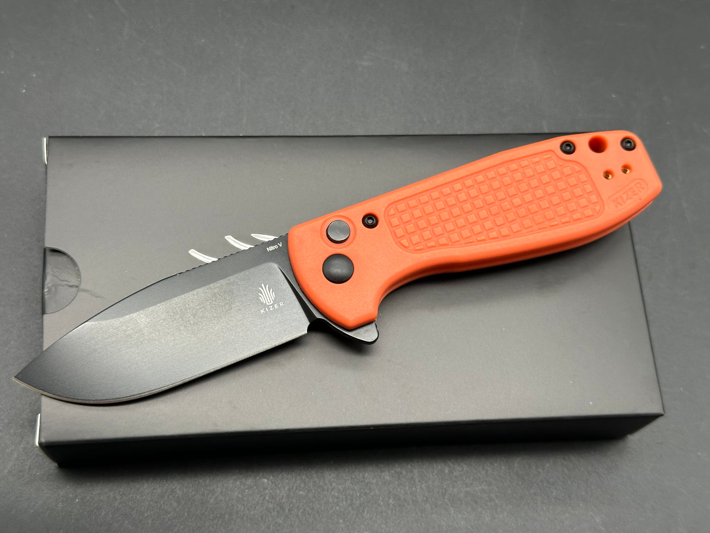 Kizer Amicus Nitro V Blade Button Lock Orange FRN Handle L3002M2 (2.95" Black)