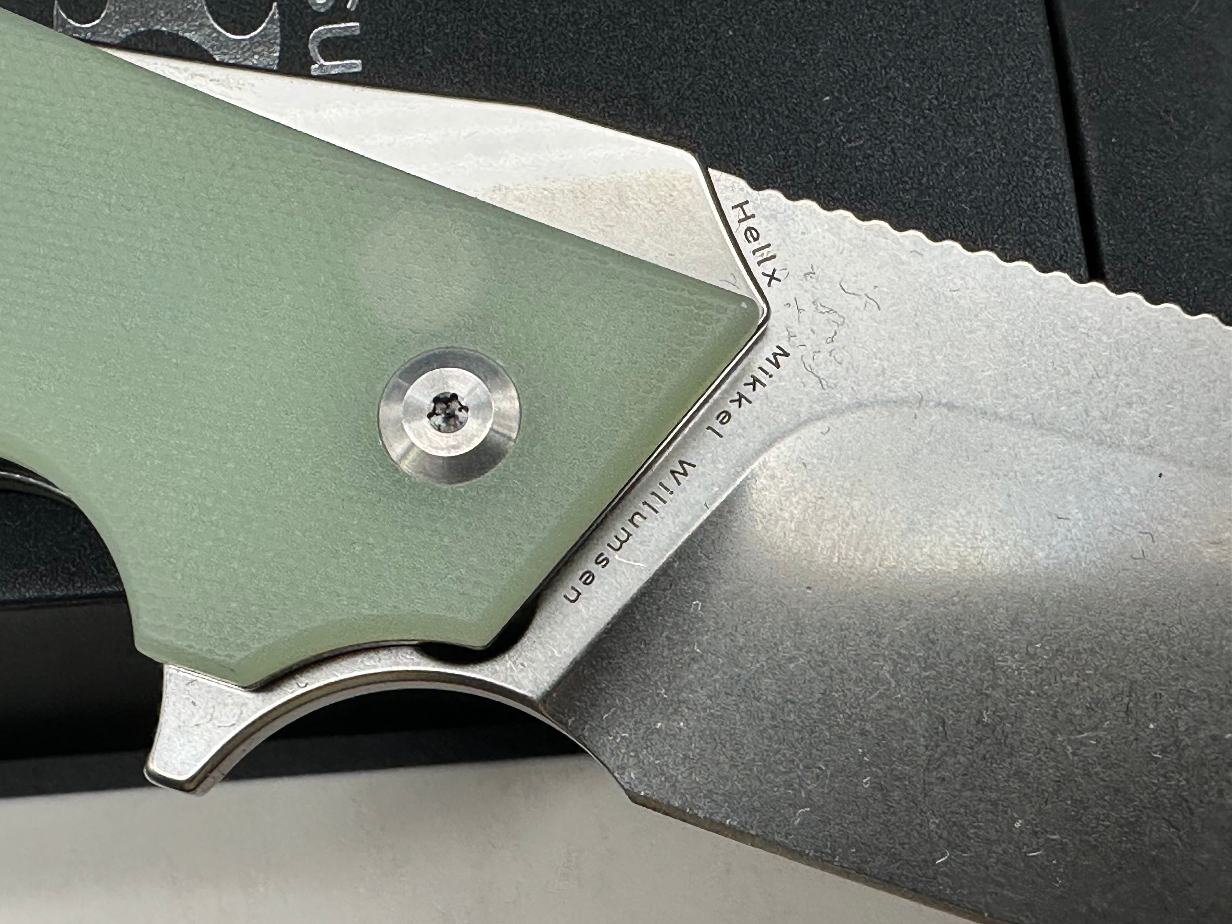 KANSEPT Hellx Button Lock Jade G10 Handle (3.6''D2 Blade)