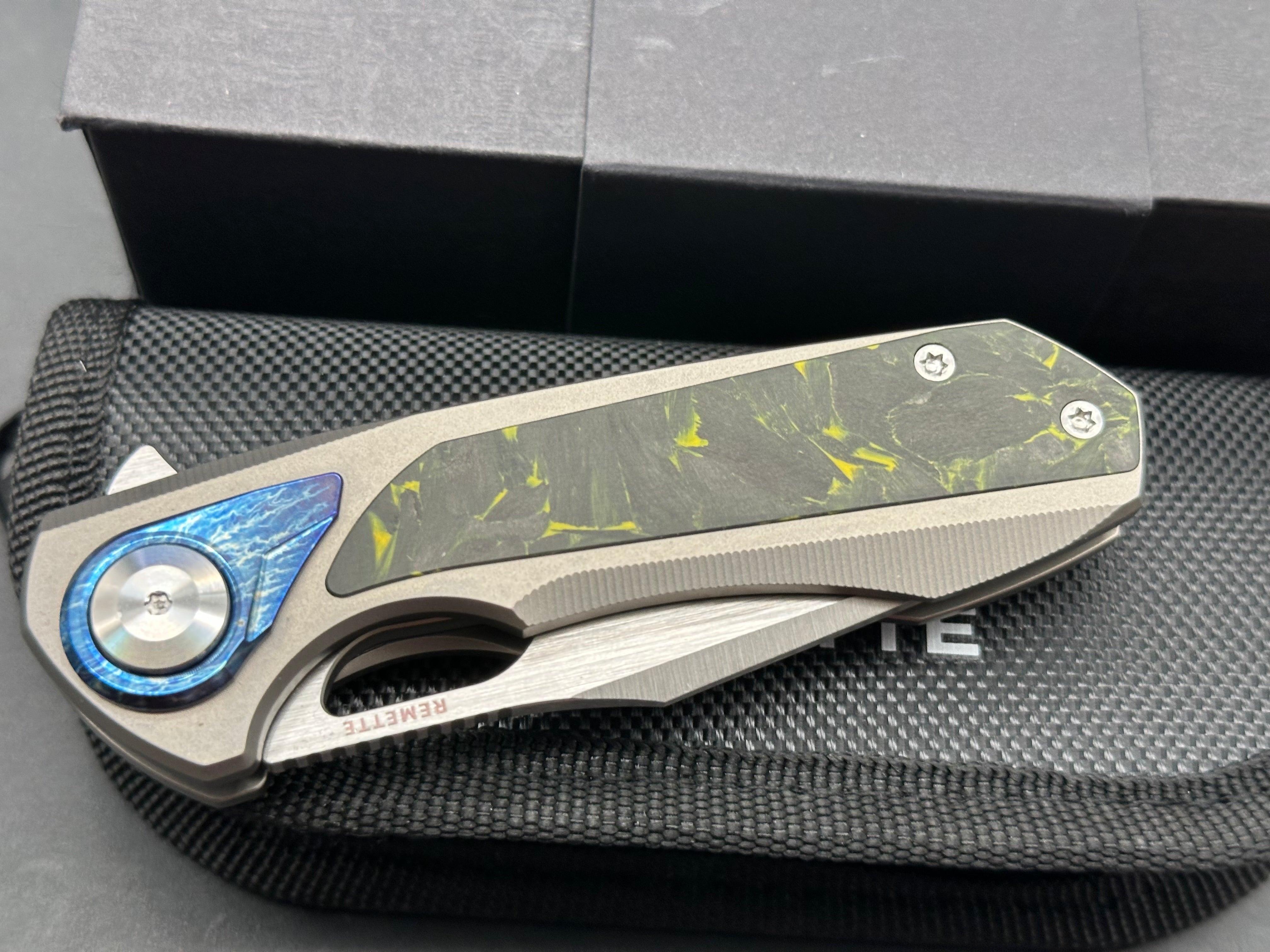 REMETTE KNIVES RT-SAKER FALCON TITANIUM AND YELLOW CARBON FIBER HANDLE M390 BLADE