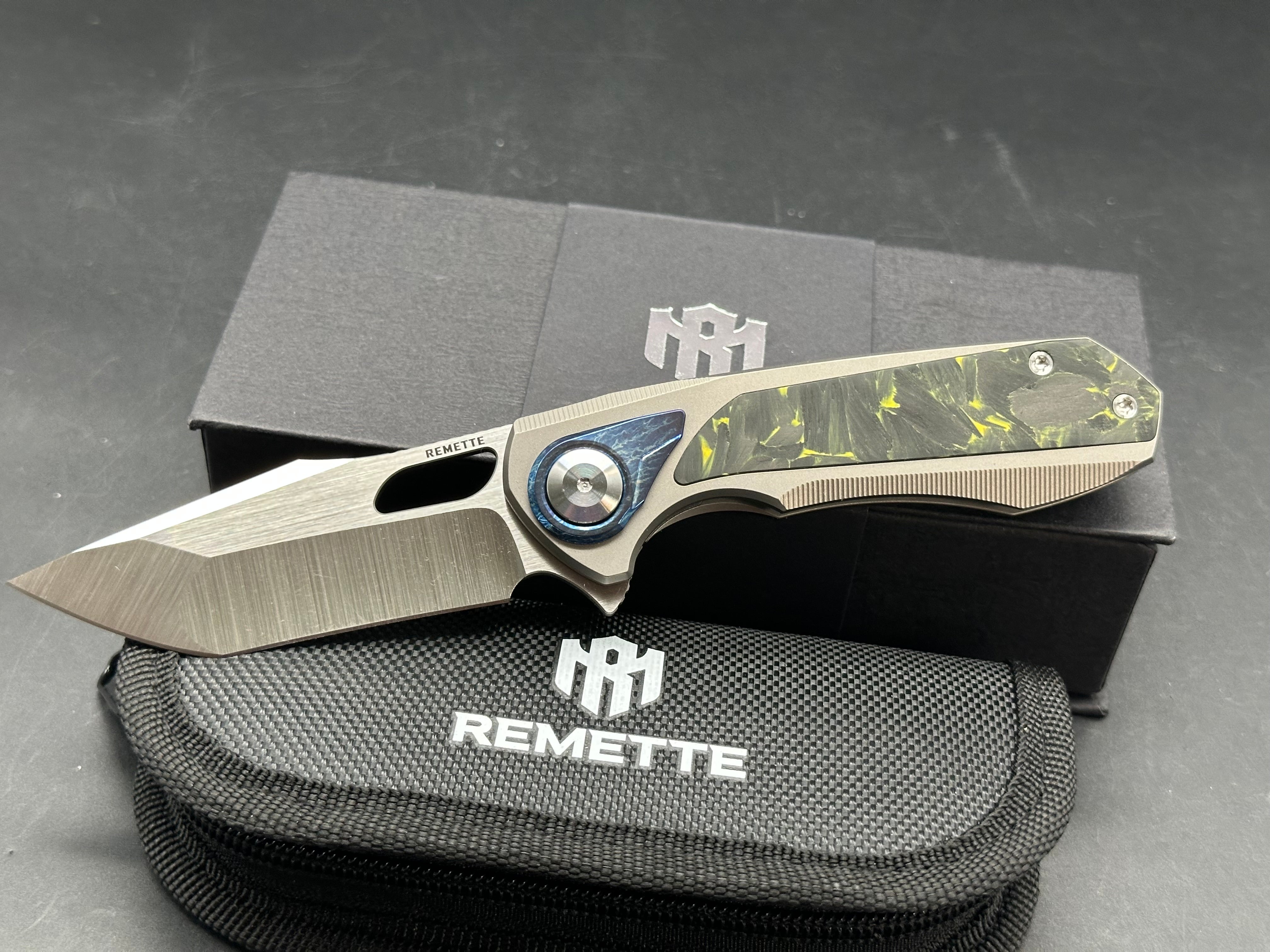 REMETTE KNIVES RT-SAKER FALCON TITANIUM AND YELLOW CARBON FIBER HANDLE M390 BLADE