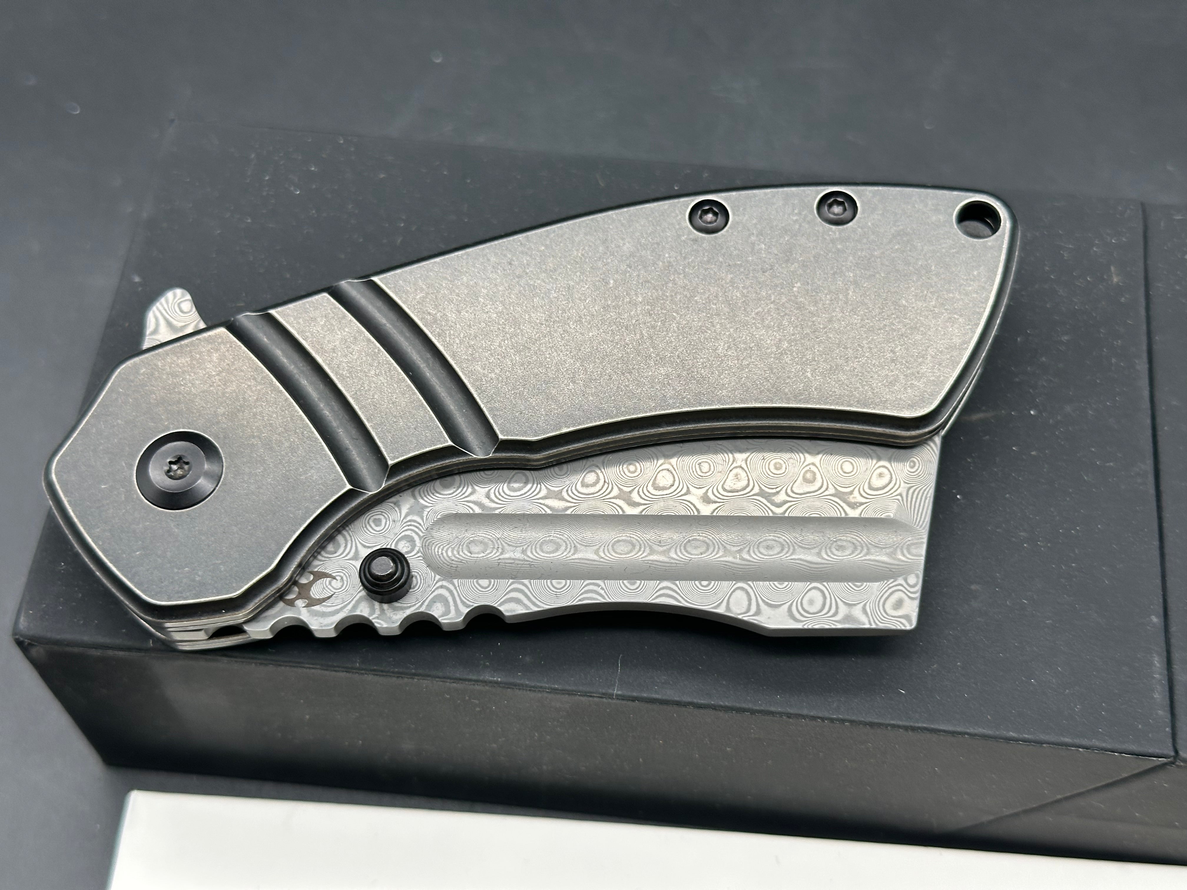 Kansept Knives Korvid M+ Liner Lock Knife DLC Ti (3.07" Damascus)