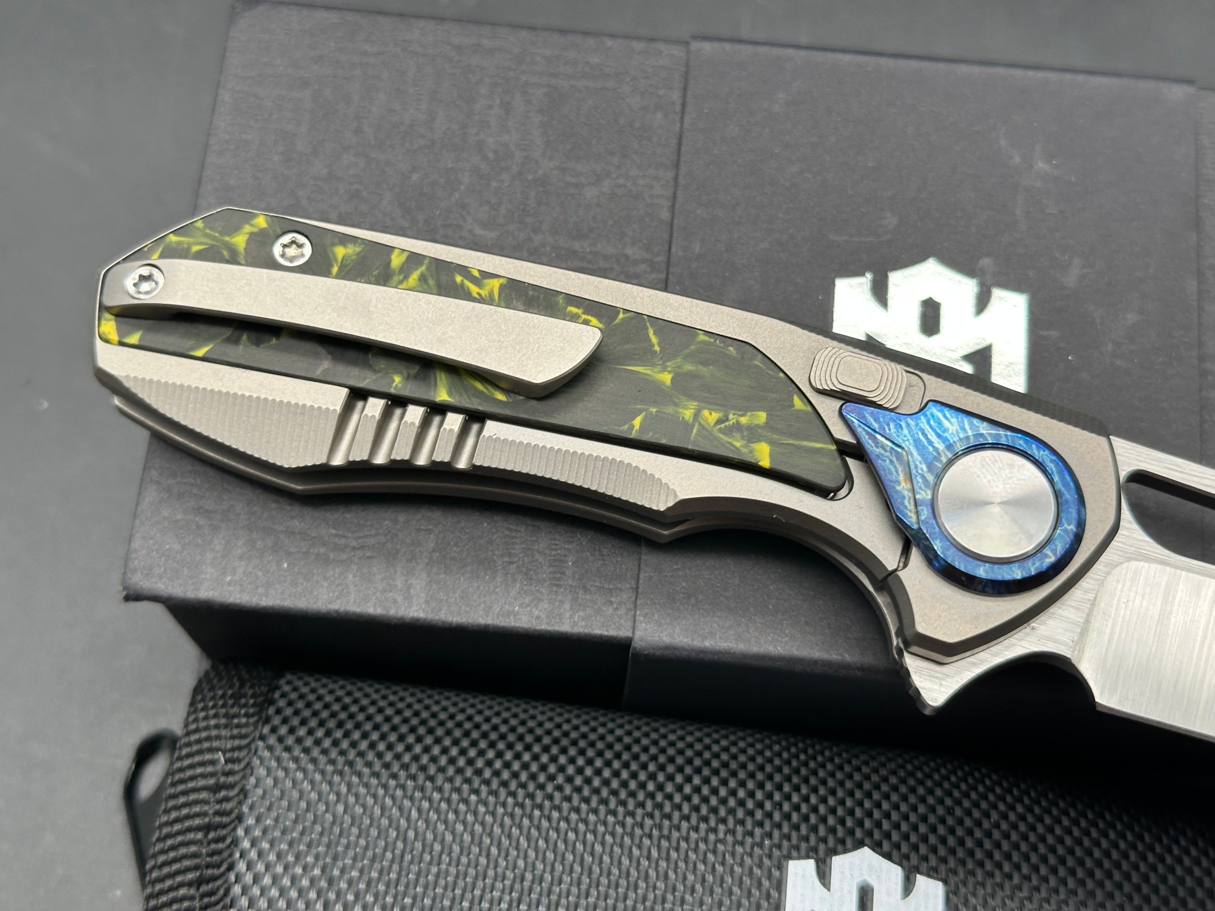 REMETTE KNIVES RT-SAKER FALCON TITANIUM AND YELLOW CARBON FIBER HANDLE M390 BLADE
