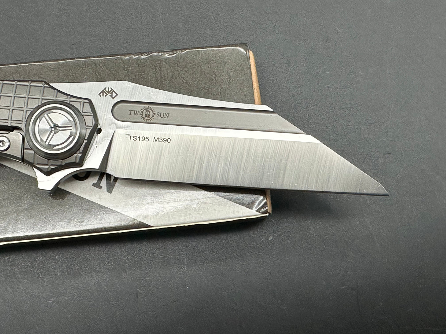 TWOSUN TS195-SQUARE TITANIUM HANDLE M390 PLAIN EDGE SATIN FINISH