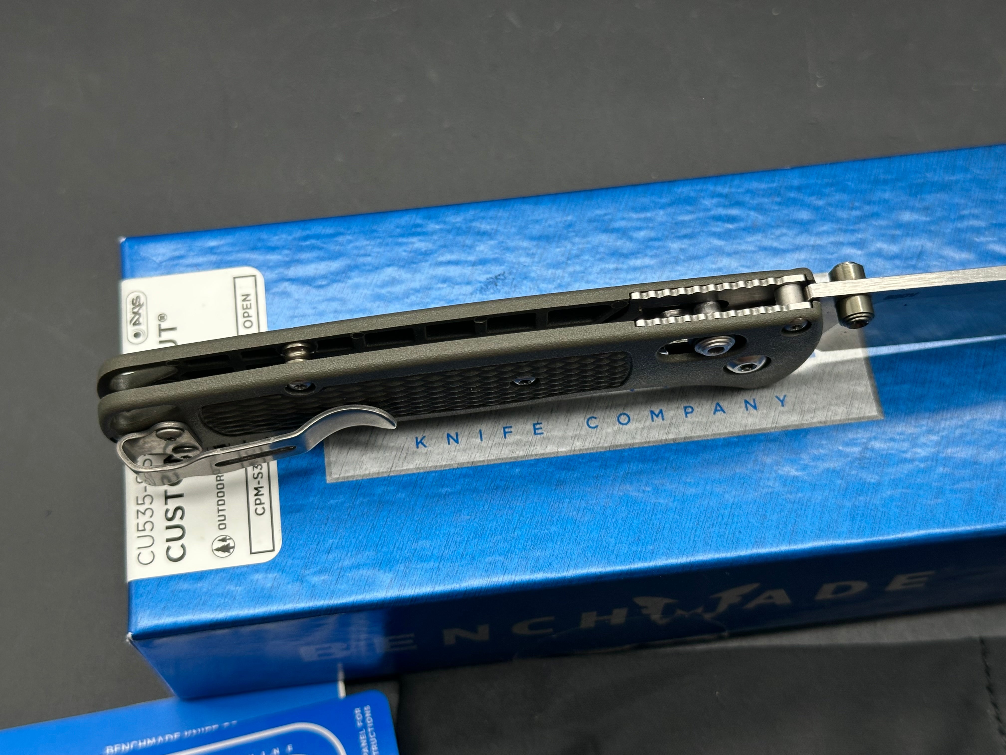 Benchmade Bugout-Custom, 3.24" CPM S30V Stonewash Blade with OD Green Grivory Scales