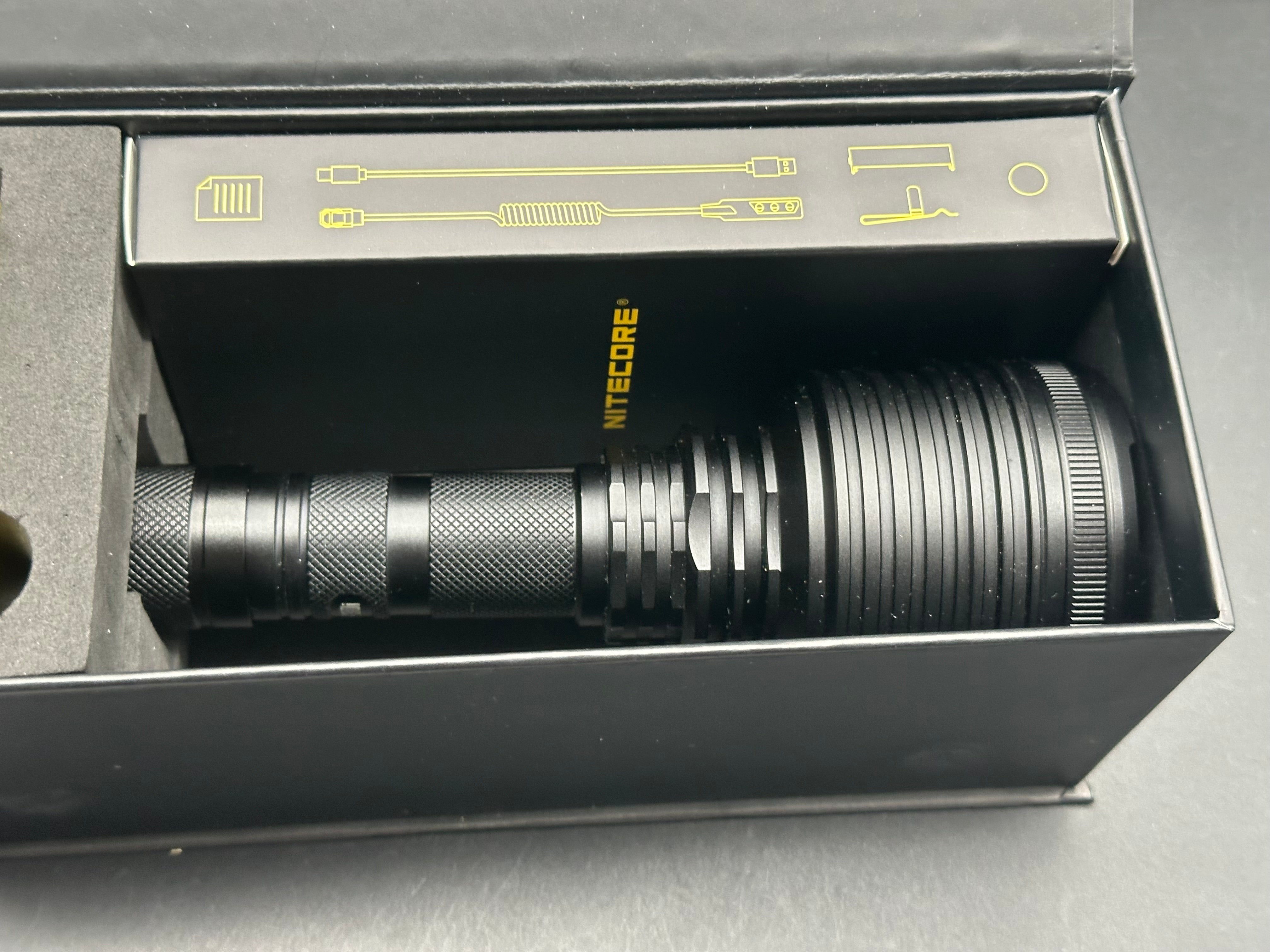 Nitecore P30i - 2000lm thrower flashlight