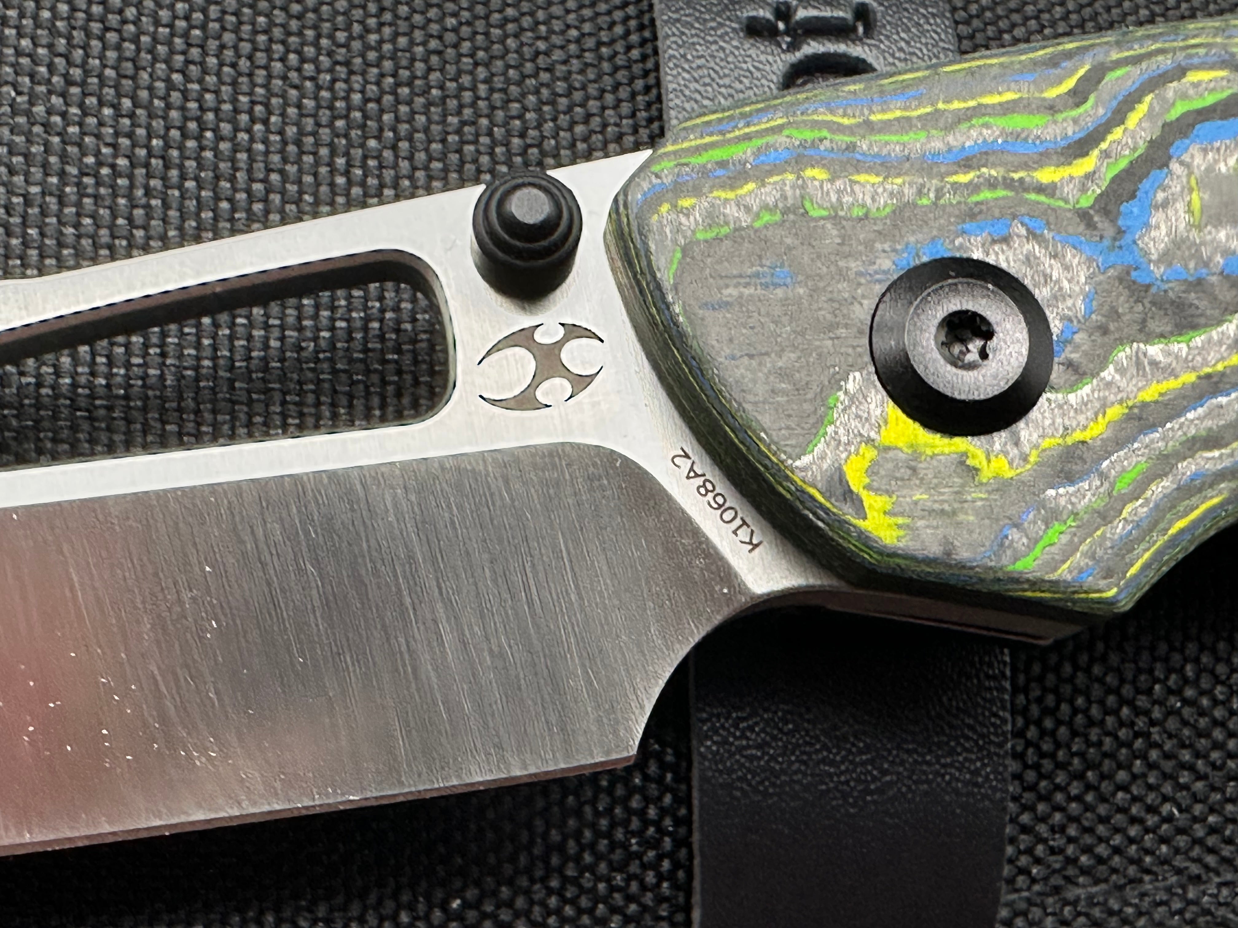 KANSEPT LINK FOLDING KNIFE GECKO CAMO CARBON/TITANIUM HANDLE 20CV PLAIN EDGE