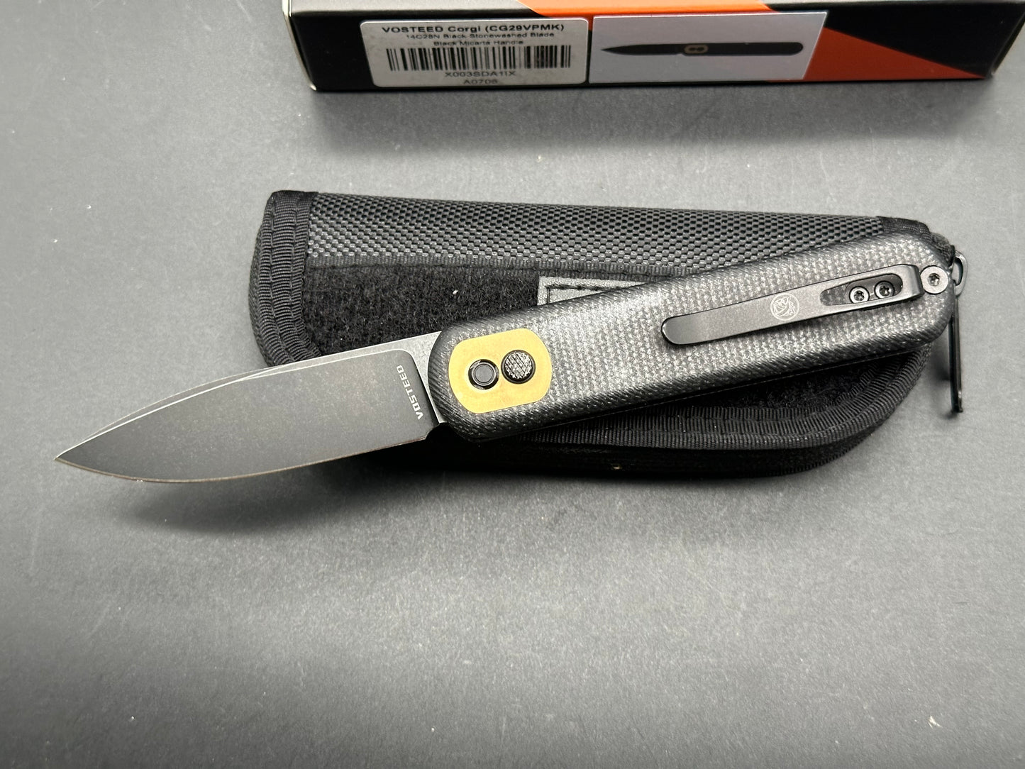 Vosteed Corgi "Treklock" Button Lock Black Micarta/Brass Insert (2.99" 14C28N Black Stonewash)