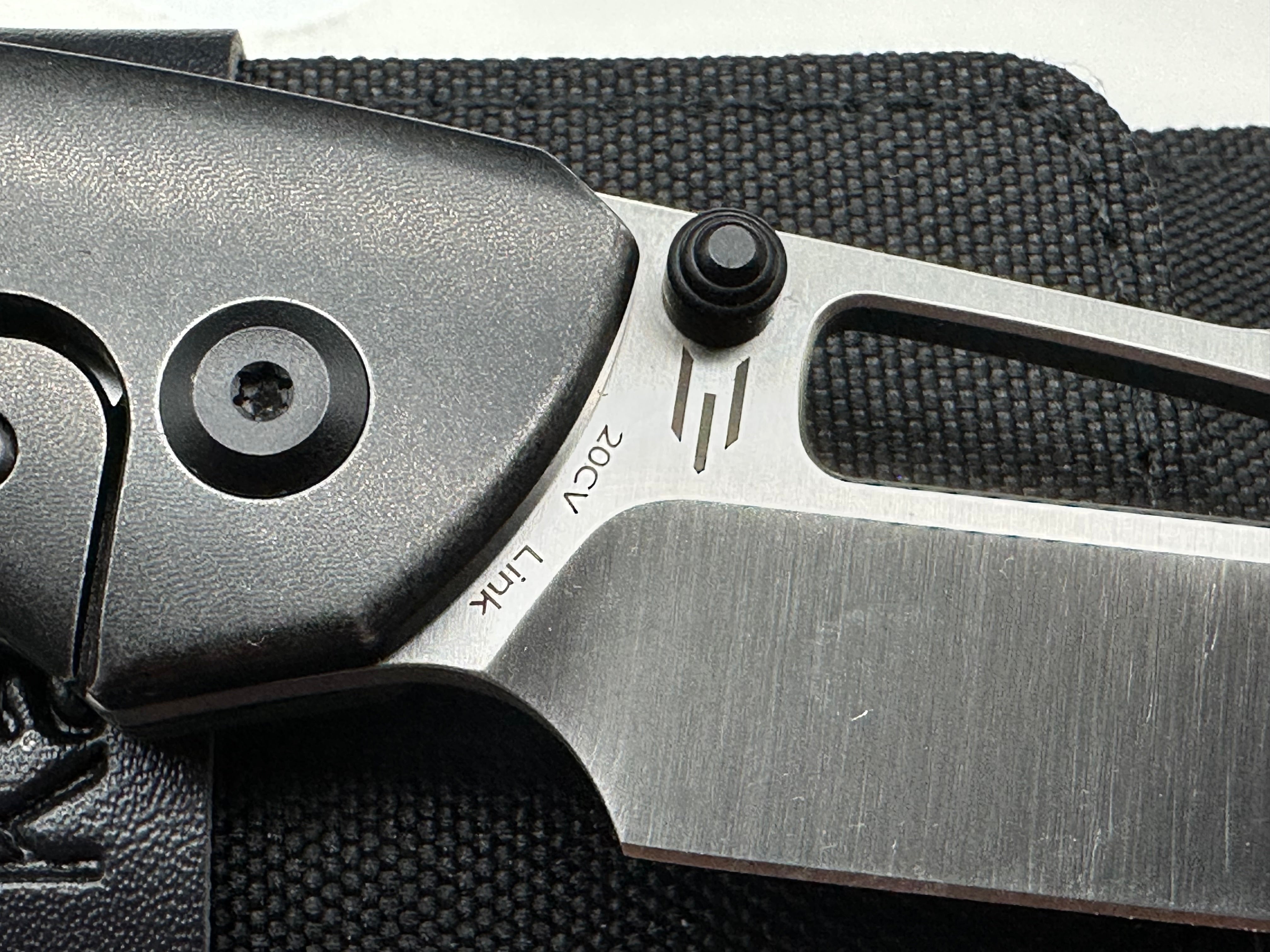 KANSEPT LINK FOLDING KNIFE GECKO CAMO CARBON/TITANIUM HANDLE 20CV PLAIN EDGE