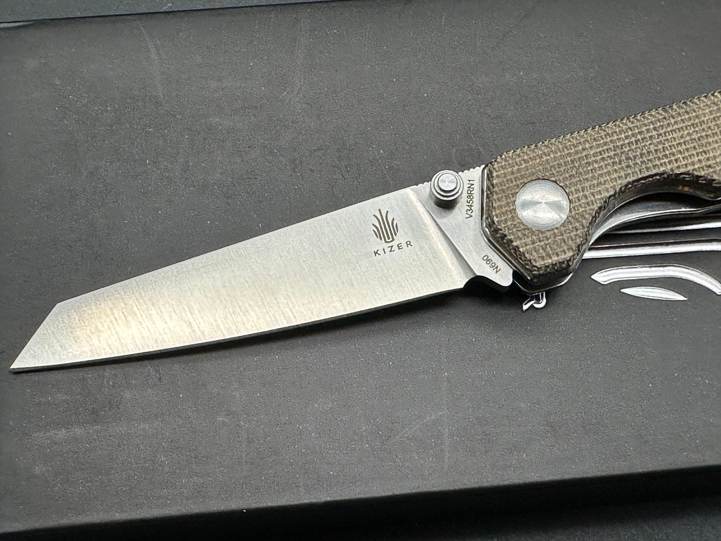 Kizer Mini Begleiter Green micarta N690 Blade