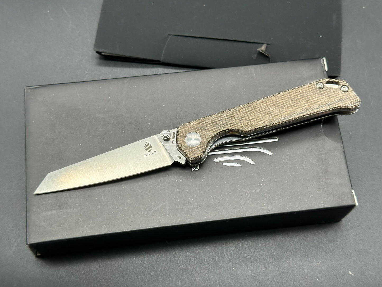 Kizer Mini Begleiter Green micarta N690 Blade