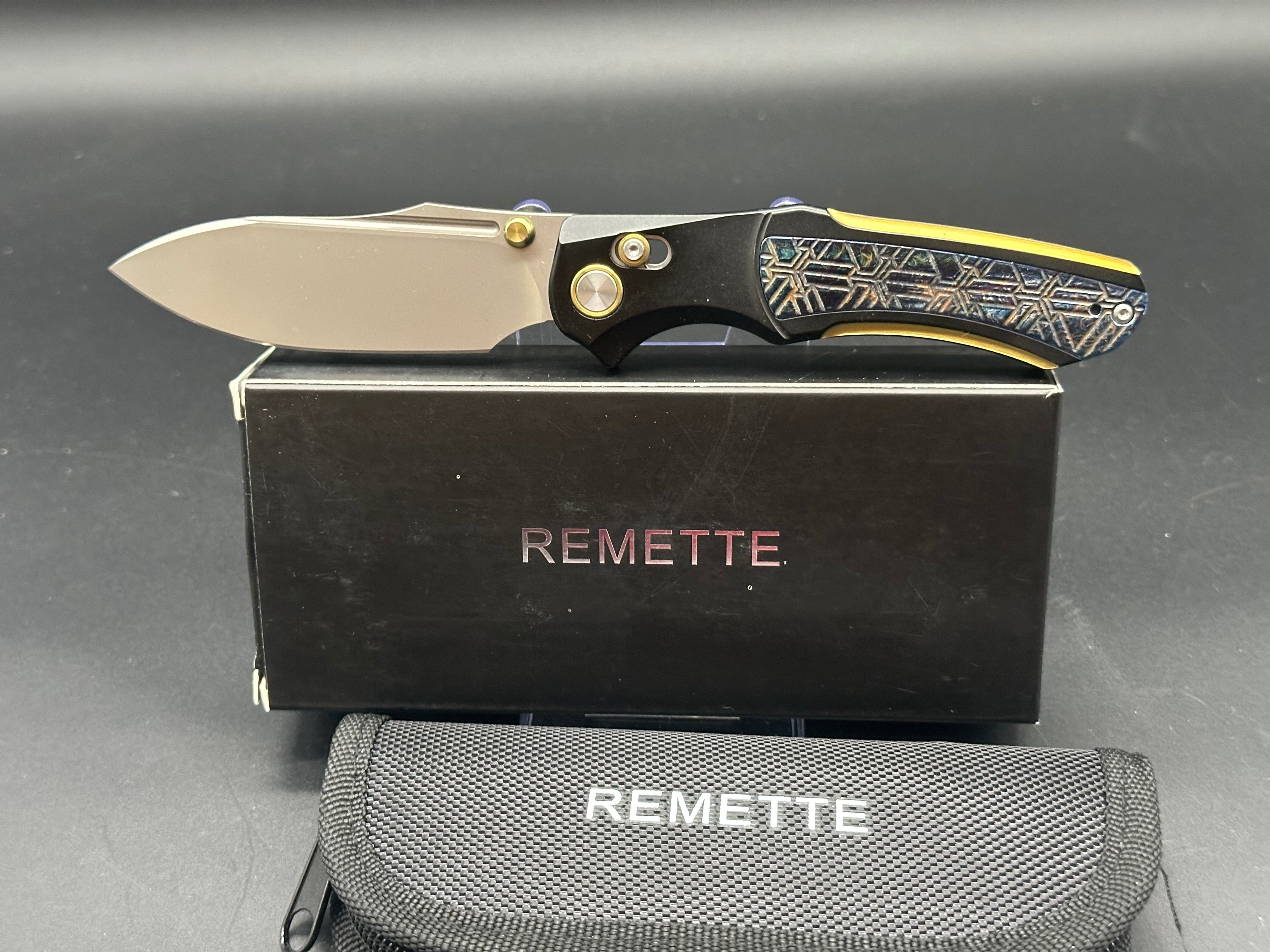 REMETTE Pocket Knife Chameleon, Pearlescent M390 Blade Flame Blue Titanium