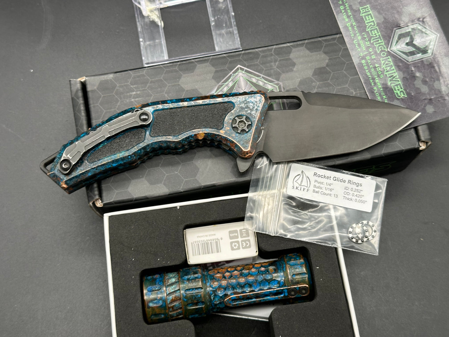 Heretic Knives – New Medusa Flipper & Mechforce Flashlight Set – Chemtina Finish