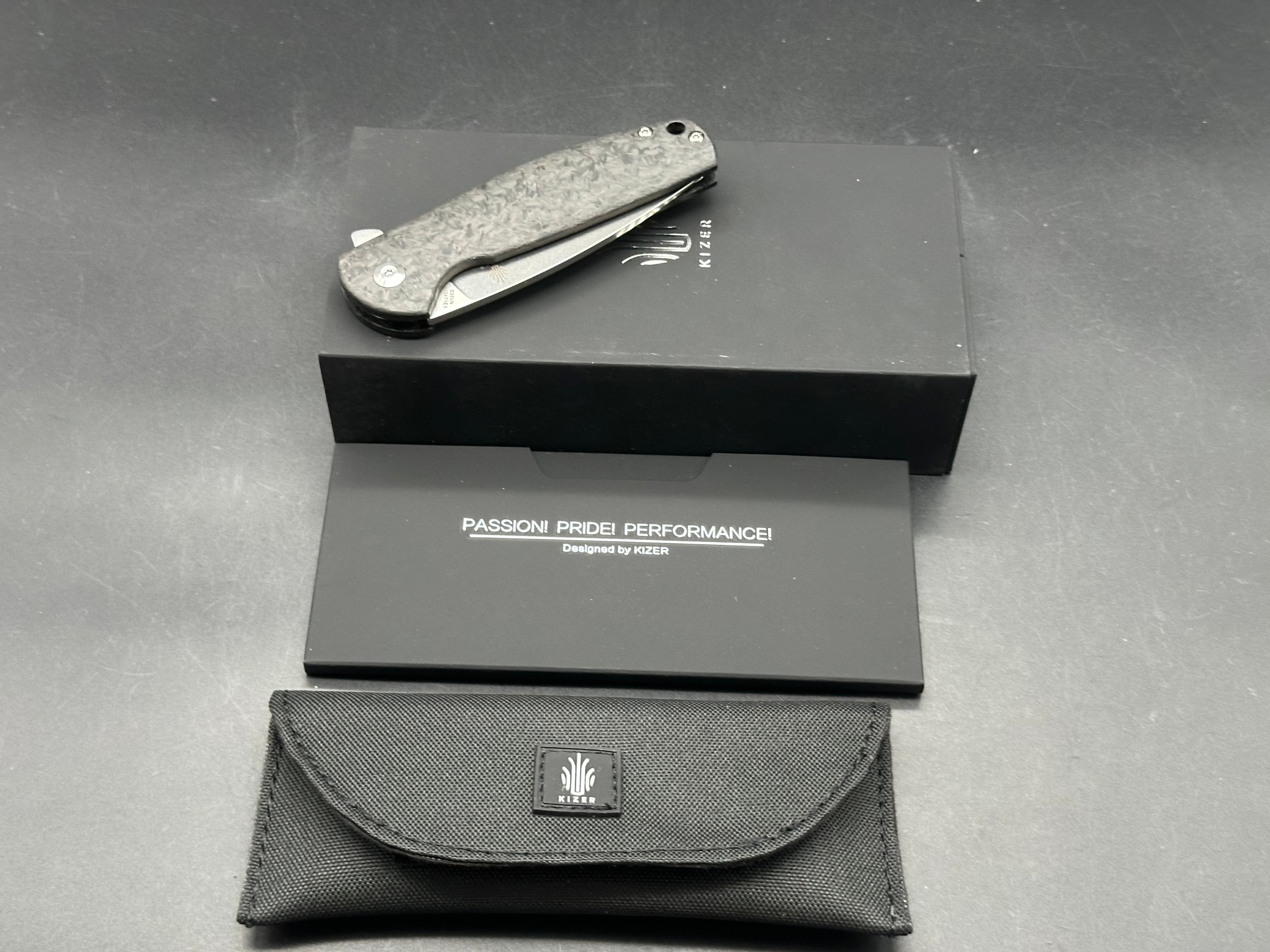 Kizer Gemini Blade HQ Exclusive #0209  Stonewashed CPM-S35VN Blade, Marbled Carbon Fiber Handles