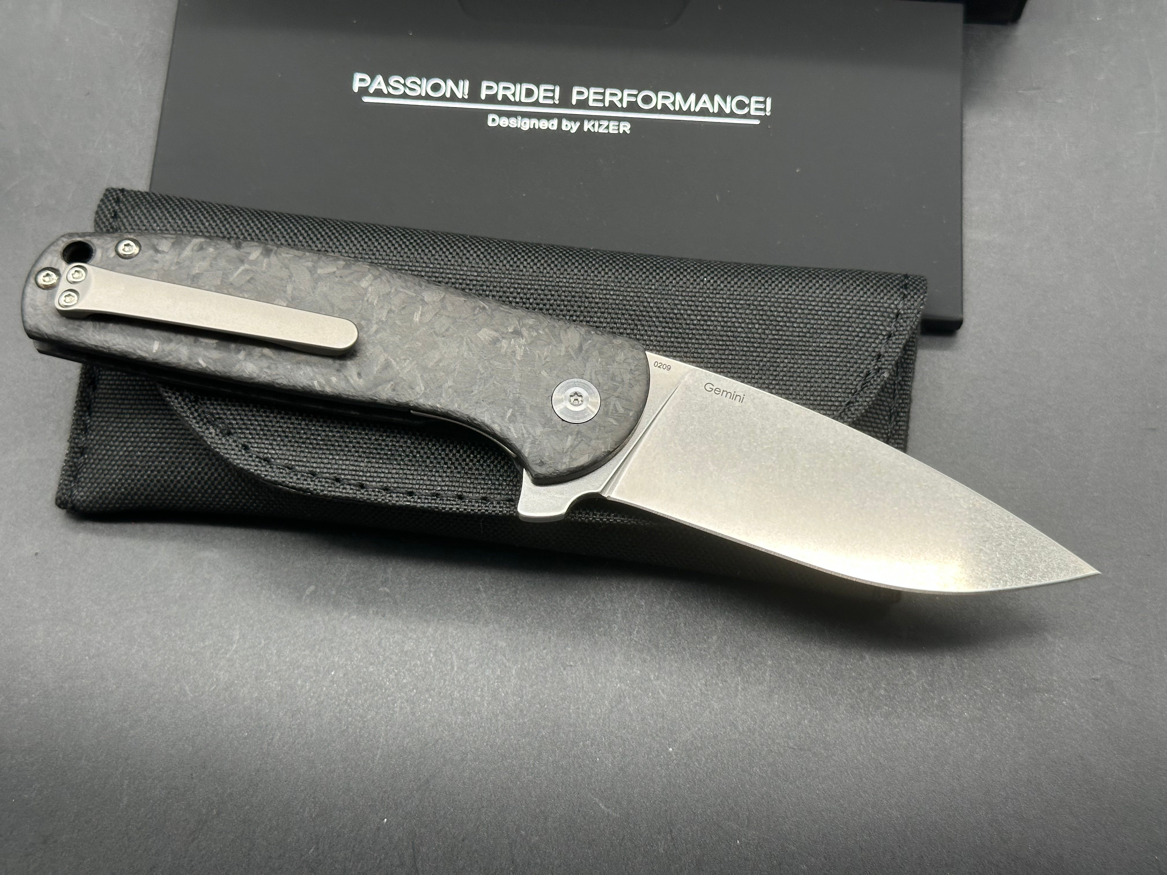 Kizer Gemini Blade HQ Exclusive #0209  Stonewashed CPM-S35VN Blade, Marbled Carbon Fiber Handles