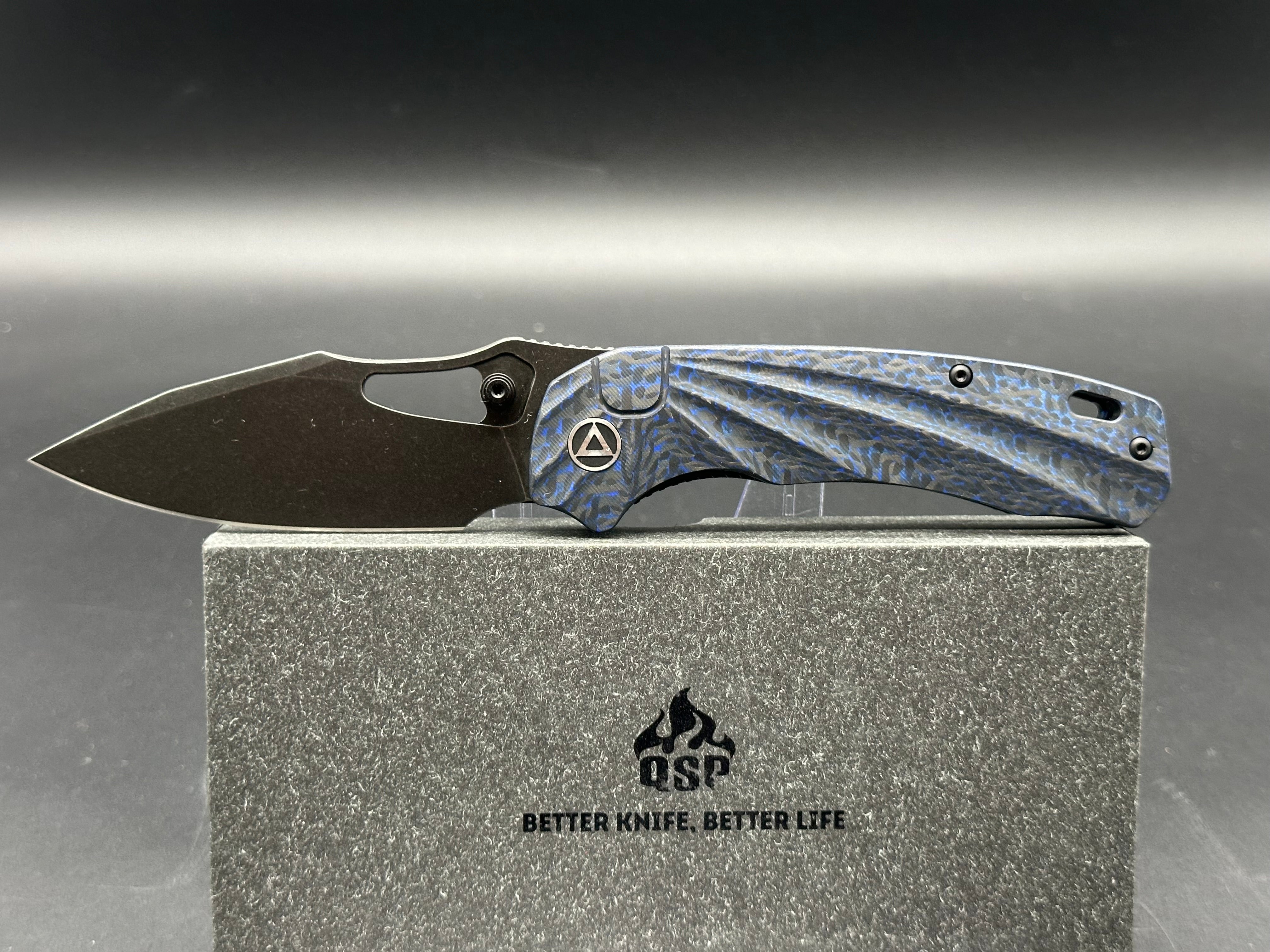 QSP HORNBILL FOLDING KNIFE BLUE CARBON FIBER HANDLE S35VN PLAIN EDGE BLACK STONEWASH FINISH QS146-B2