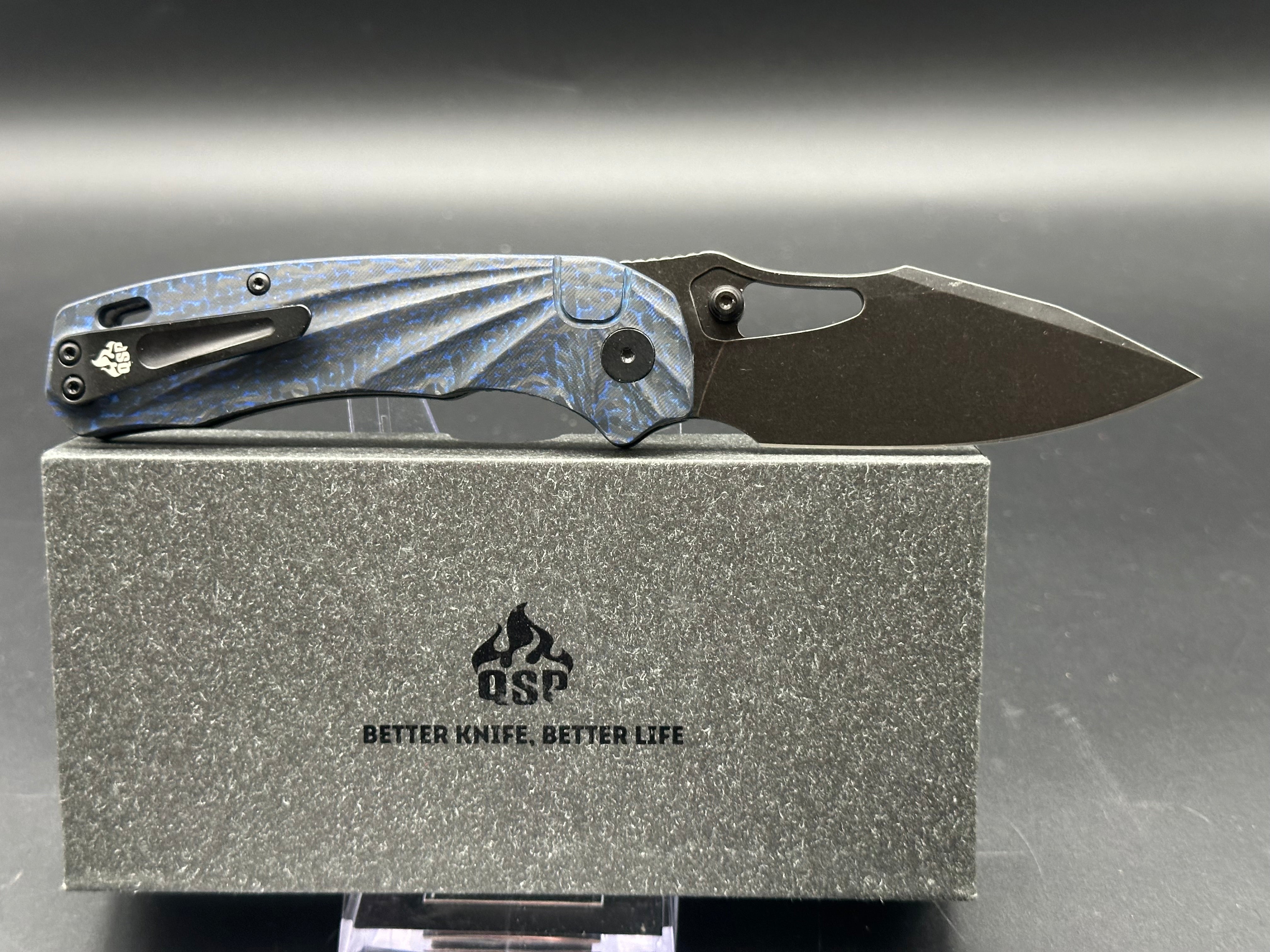 QSP HORNBILL FOLDING KNIFE BLUE CARBON FIBER HANDLE S35VN PLAIN EDGE BLACK STONEWASH FINISH QS146-B2