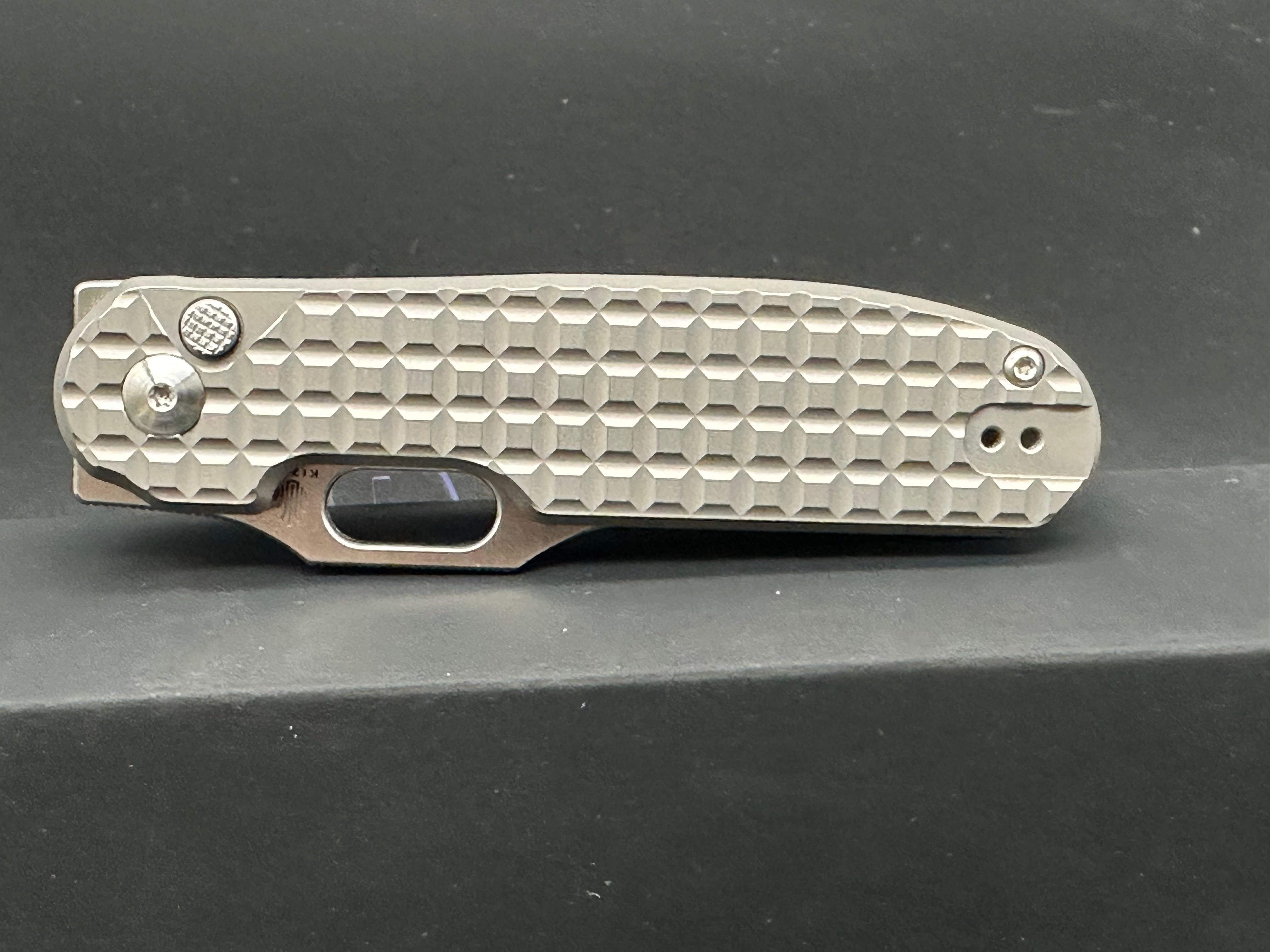 Kizer Cormorant Textured Titanium Button Lock 20CV