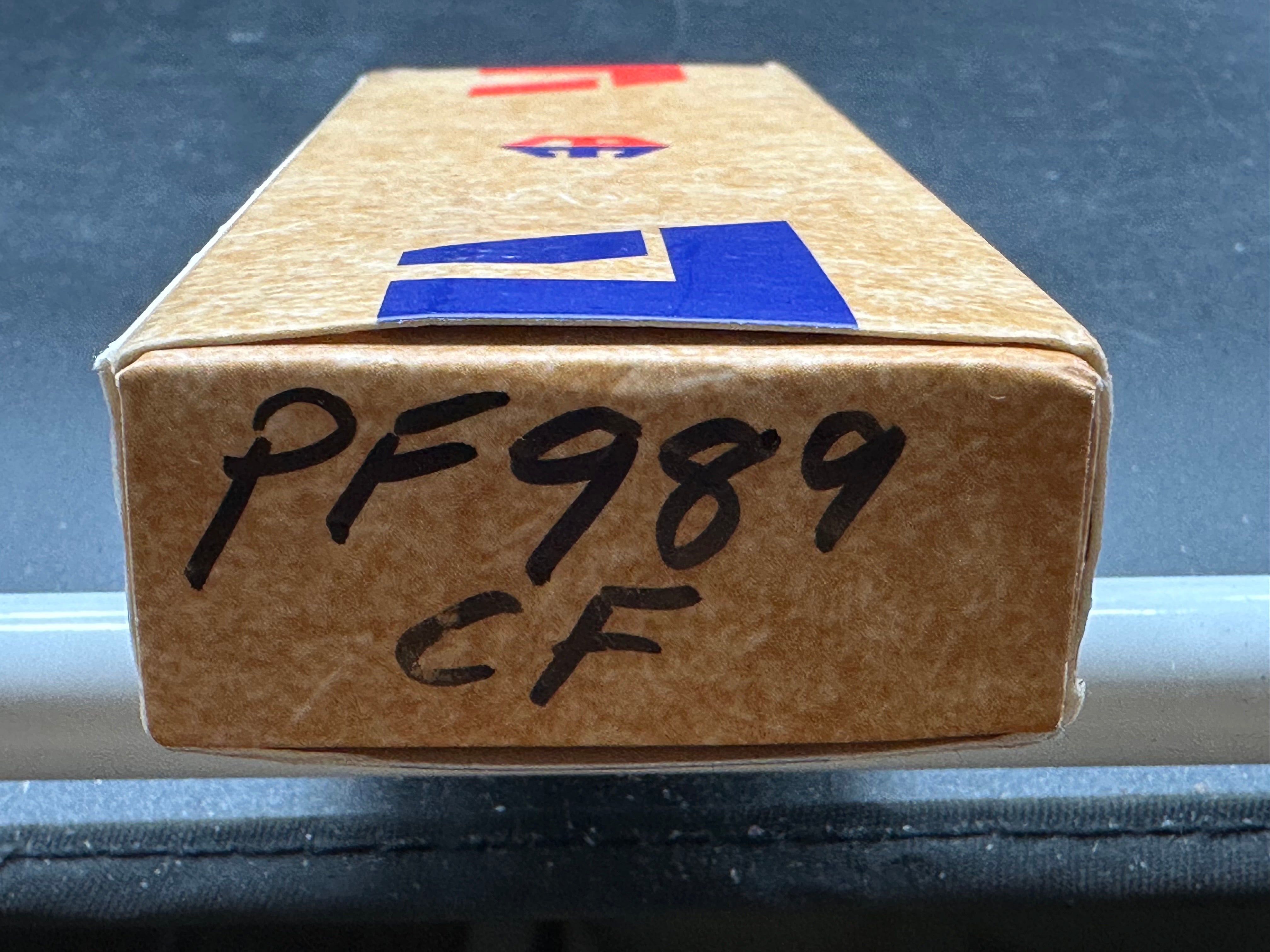 Petrified Fish PF989 K110 Folding knife Auster CF handle