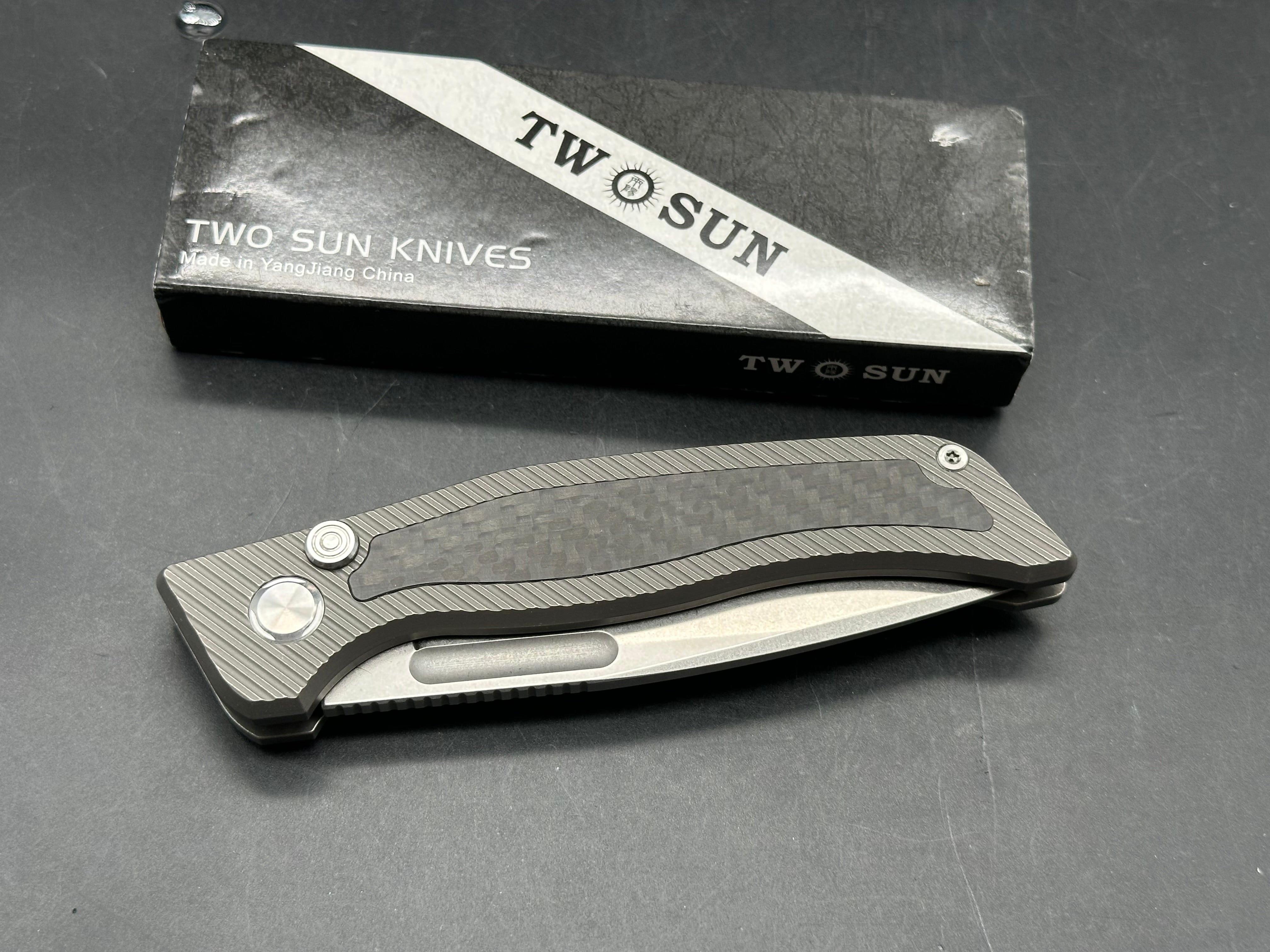 TWOSUN TS329 Vandal BUTTON LOCK TITANIUM/CARBON FIBER HANDLE M390