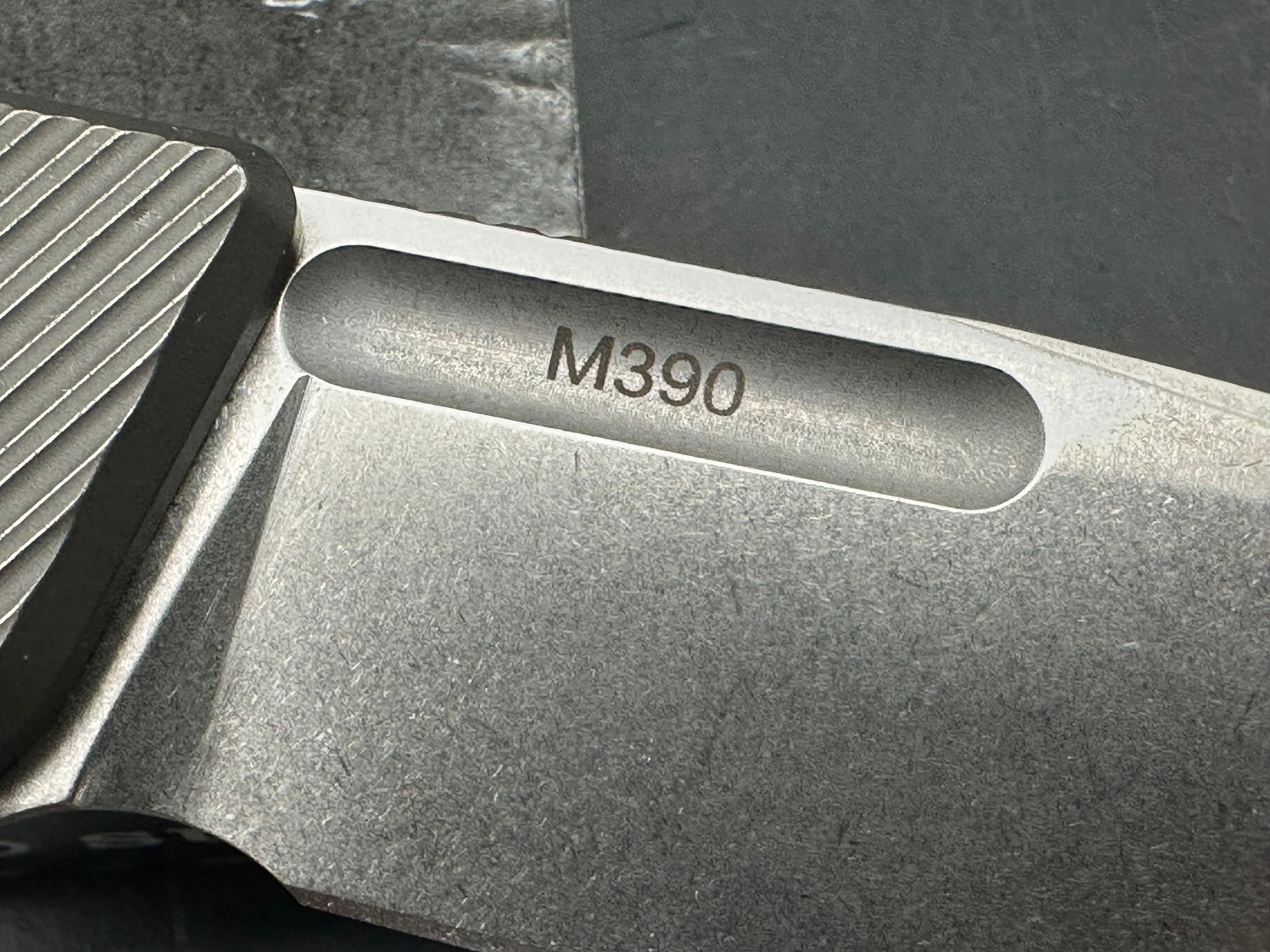 TWOSUN TS329 Vandal BUTTON LOCK TITANIUM/CARBON FIBER HANDLE M390