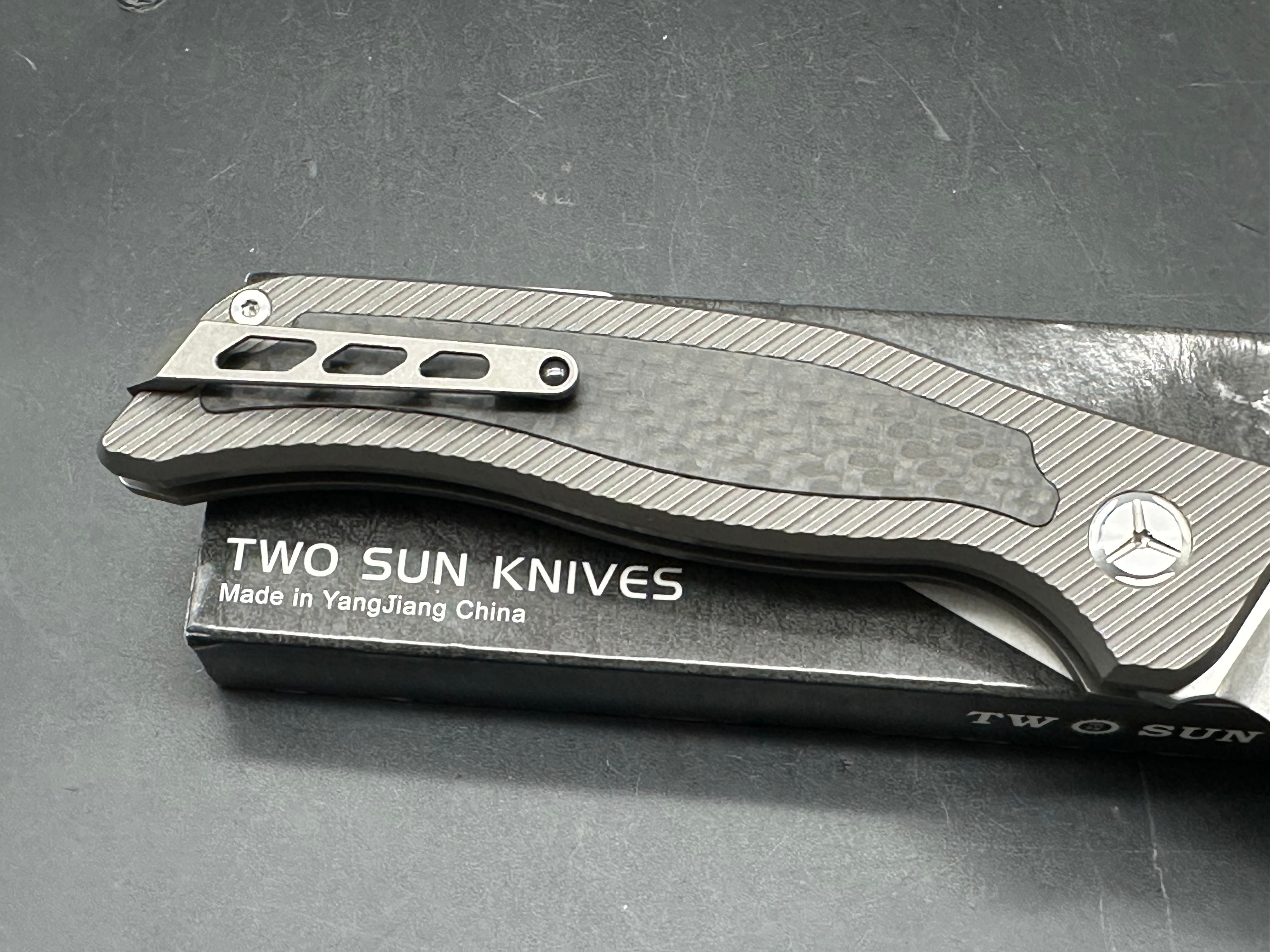 TWOSUN TS329 Vandal BUTTON LOCK TITANIUM/CARBON FIBER HANDLE M390