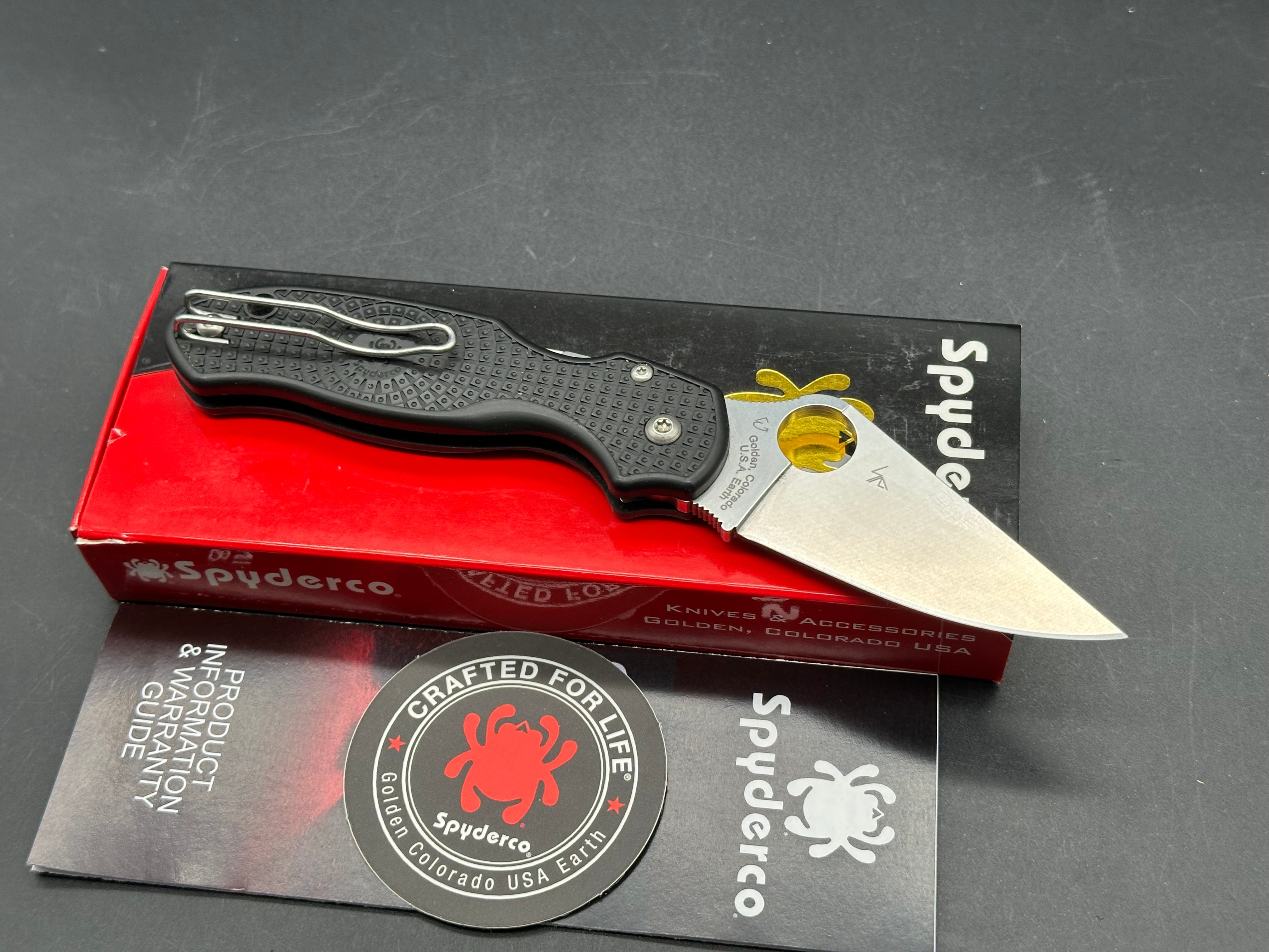 SPYDERCO PARA 3 LIGHTWEIGHT FOLDING KNIFE BLACK FRN HANDLE PLAIN CTS BD1N EDGE