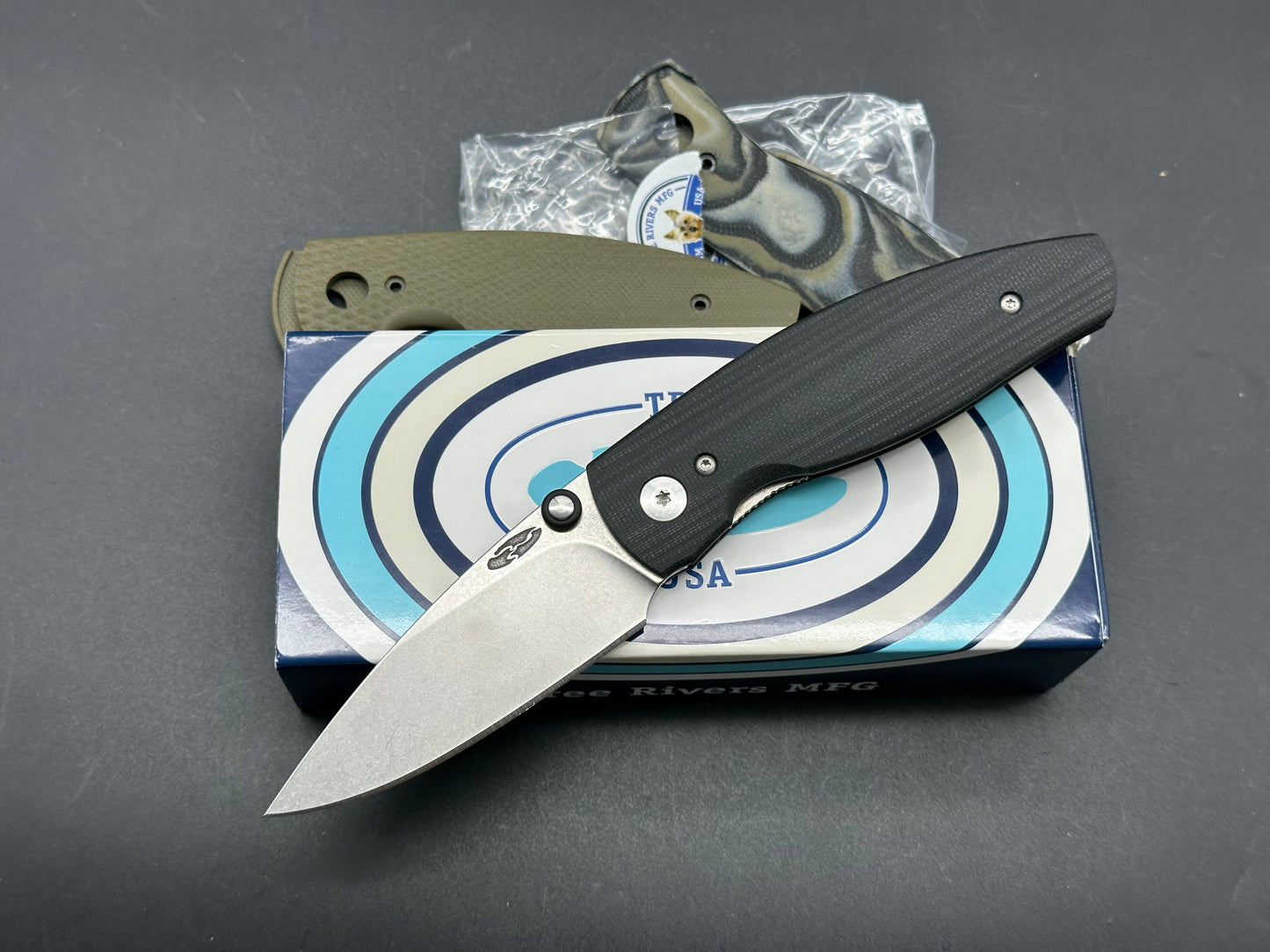 TRM Neutron 2, 3" 20CV Stonewash Blade with G10 Scales in Jet Black plus extra scales