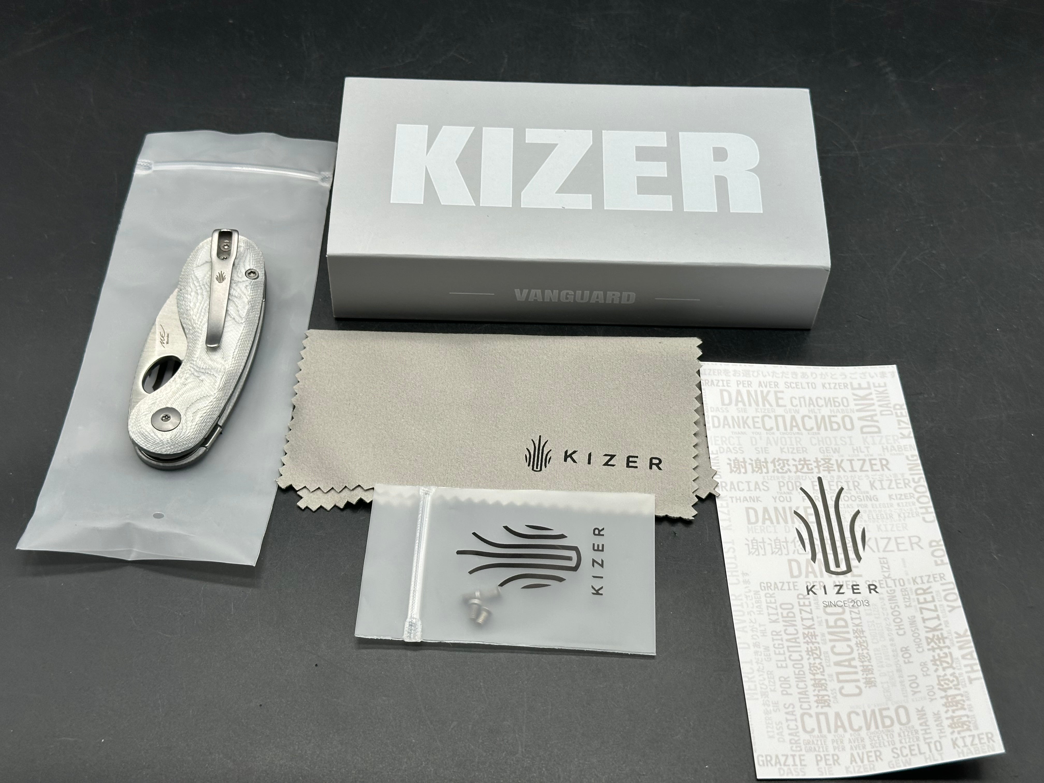 KIZER MICROBE ALUMINUM FOIL G10 HANDLE 14C28N PLAIN EDGE DROP POINT PLAIN EDGE