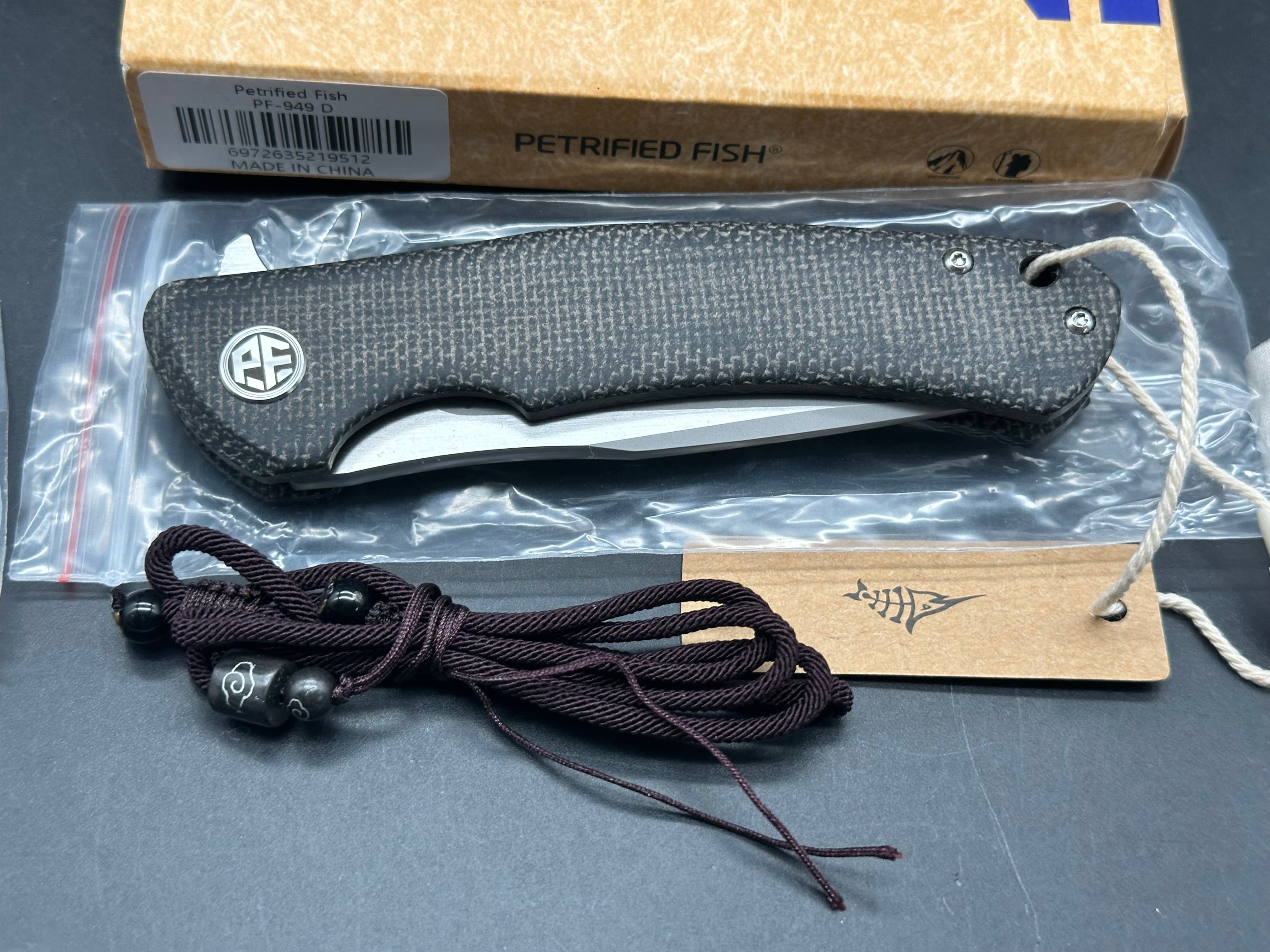 PETRIFIED FISH WARRIOR BLACK G10 HANDLE K110 PLAIN EDGE PF949