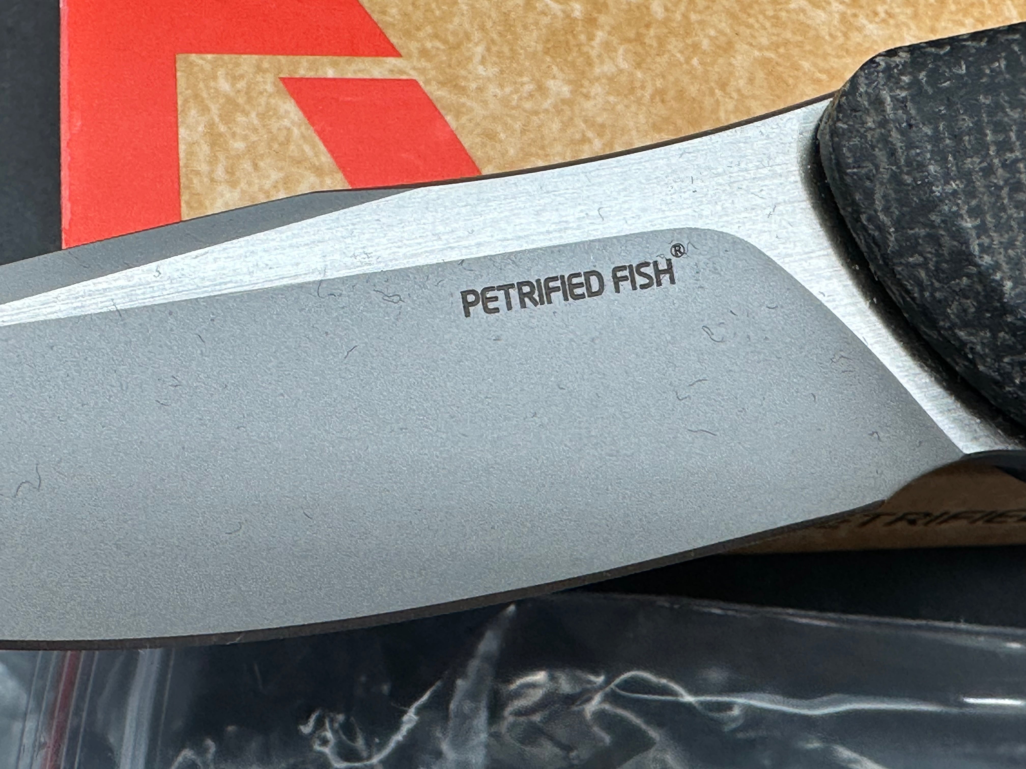 PETRIFIED FISH WARRIOR BLACK G10 HANDLE K110 PLAIN EDGE PF949