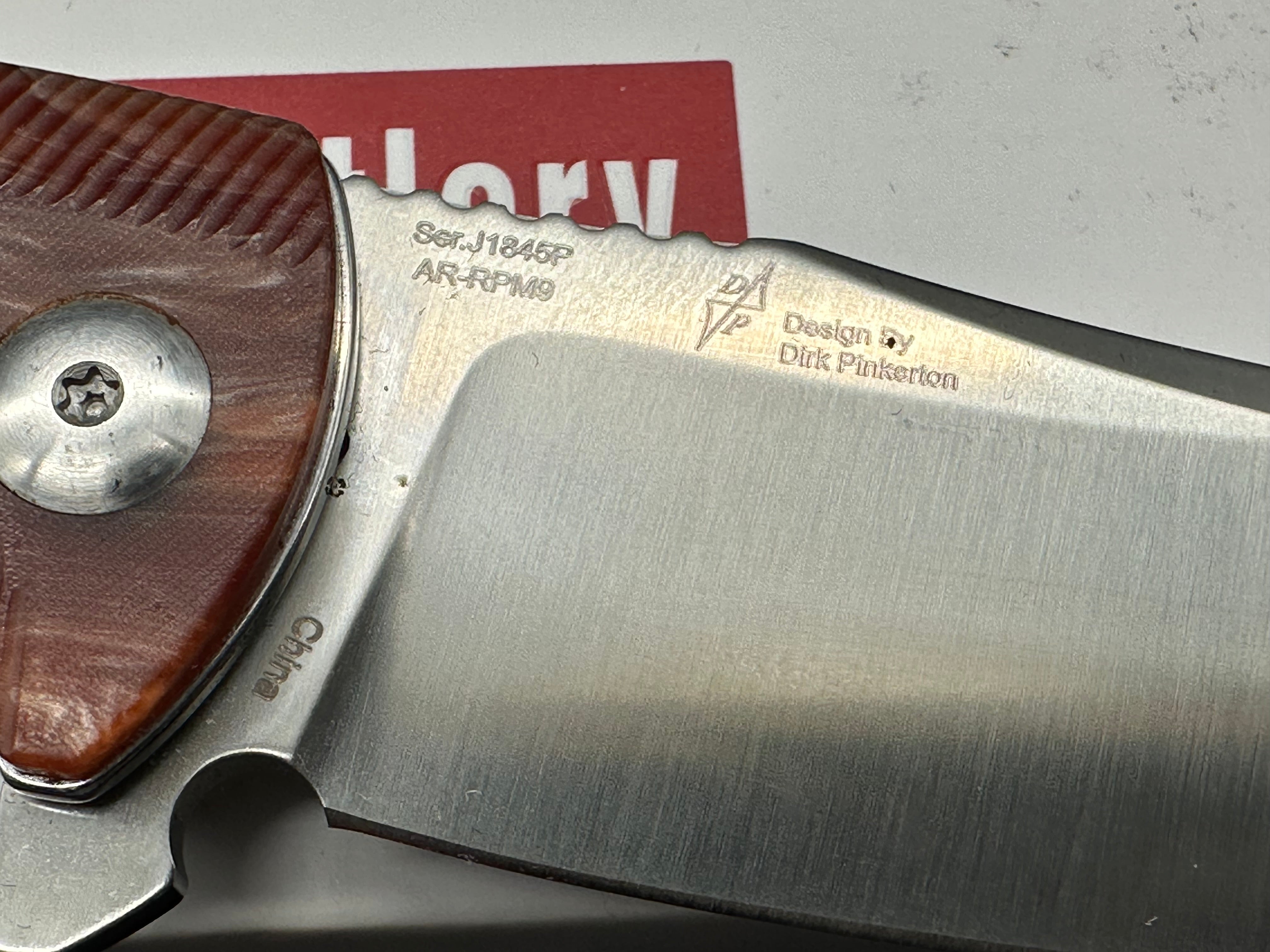 Artisan Cutlery Arroyo model 1845p, AR-RPM9 steel, acrylic red handles mars knife