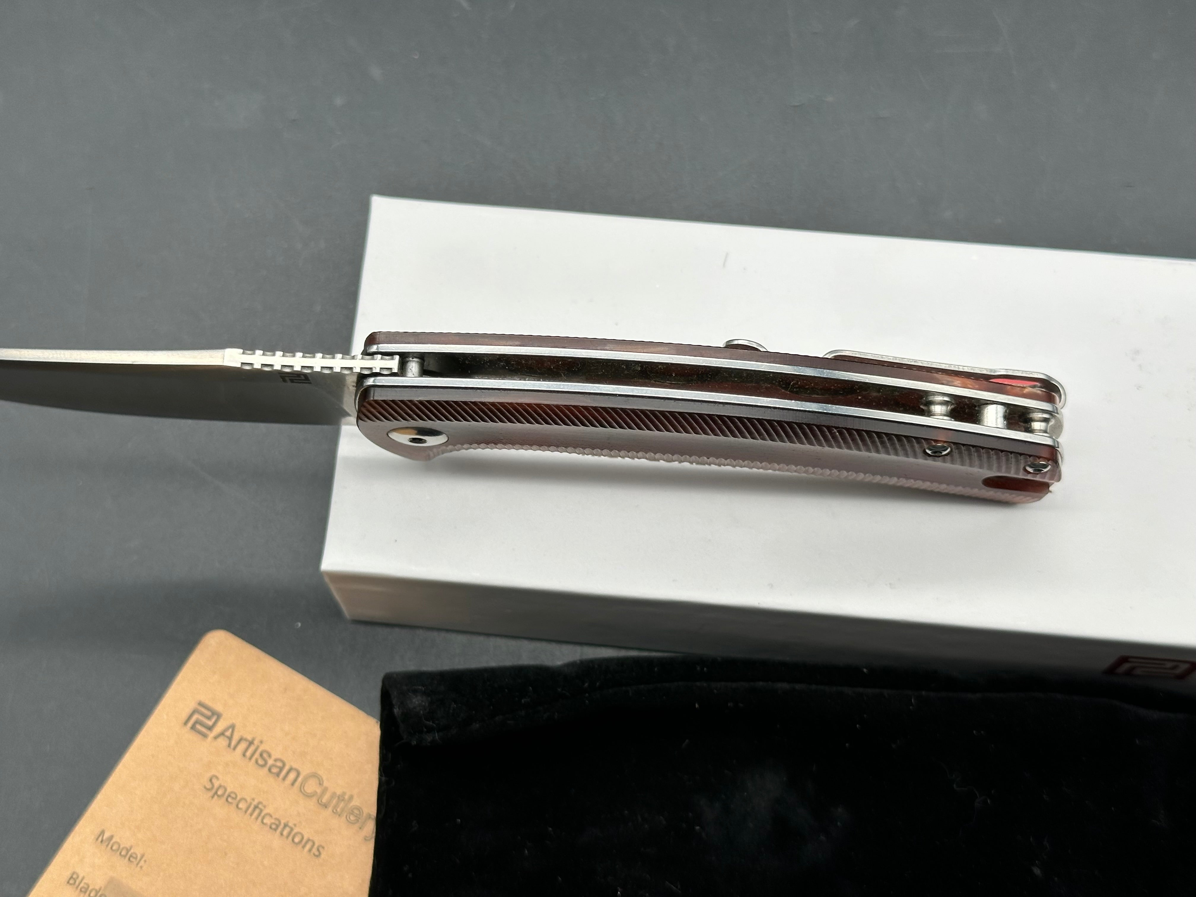 Artisan Cutlery Arroyo model 1845p, AR-RPM9 steel, acrylic red handles mars knife