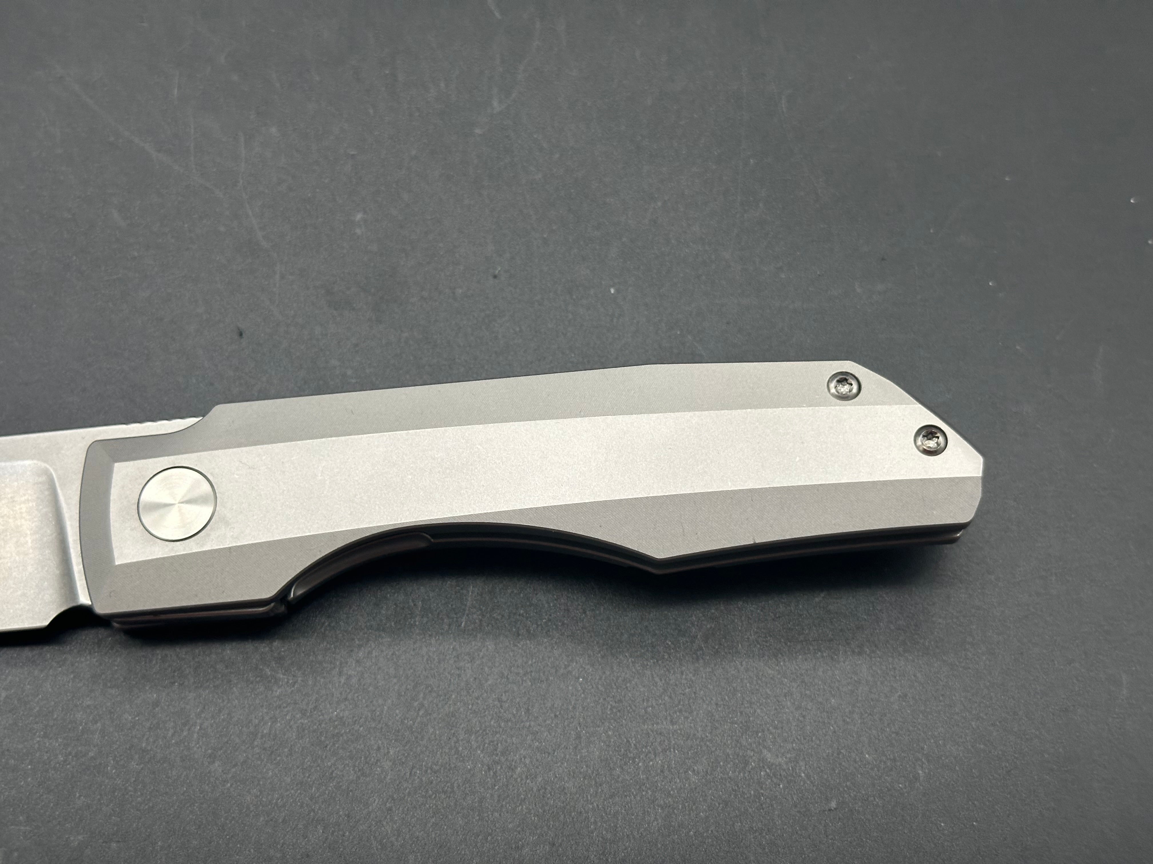 Vero Engineering Impulse Mini full titanium handle w/M390 blade