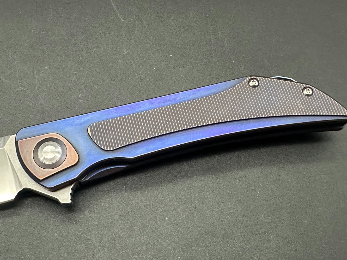 Tuya Thorax Blue titanium frame w/S35VN blade