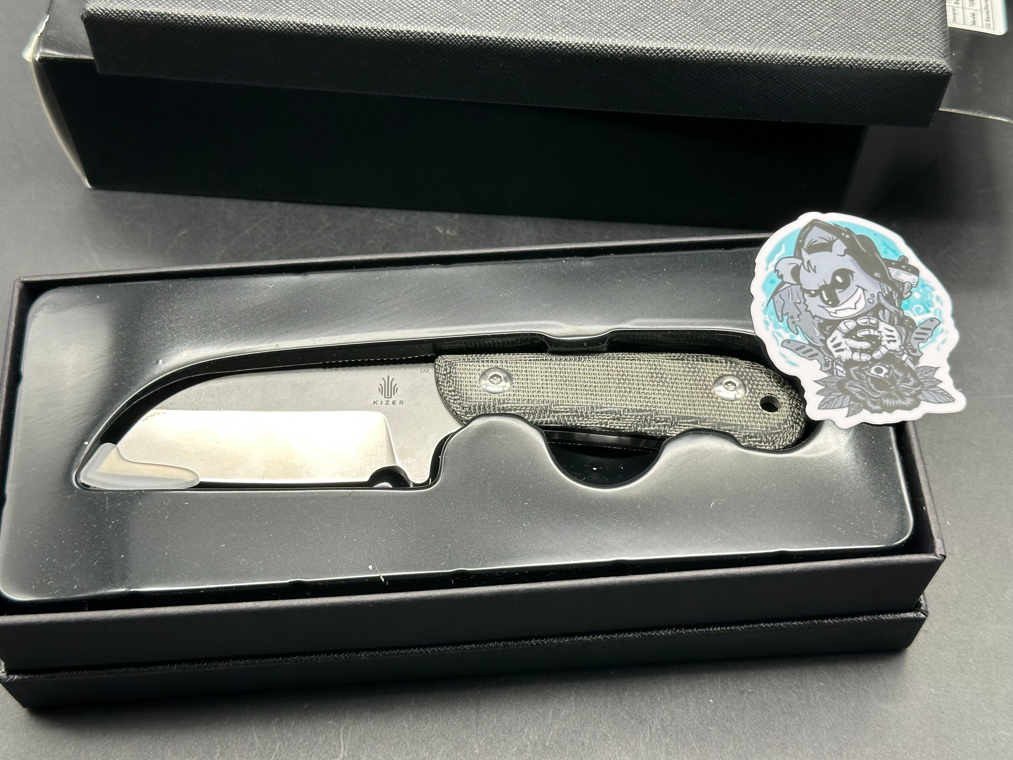 Kizer Deckhand Fixed blade knife includes additional custom sheath