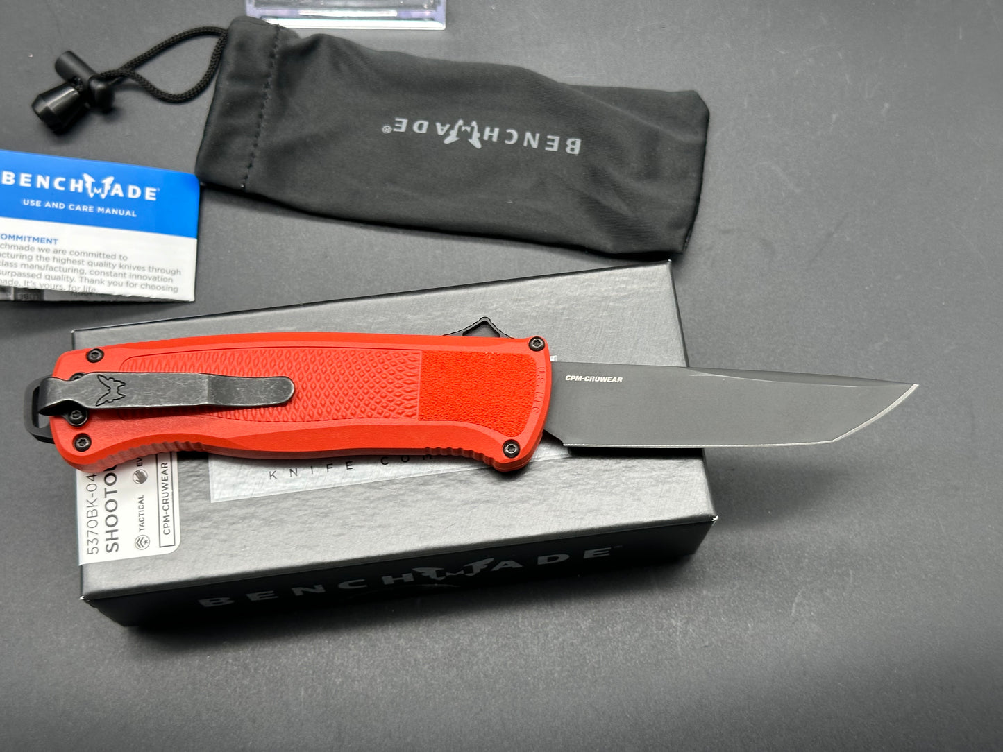 Benchmade Shootout - Limited edition CPM-Cruwear, Red Grivory