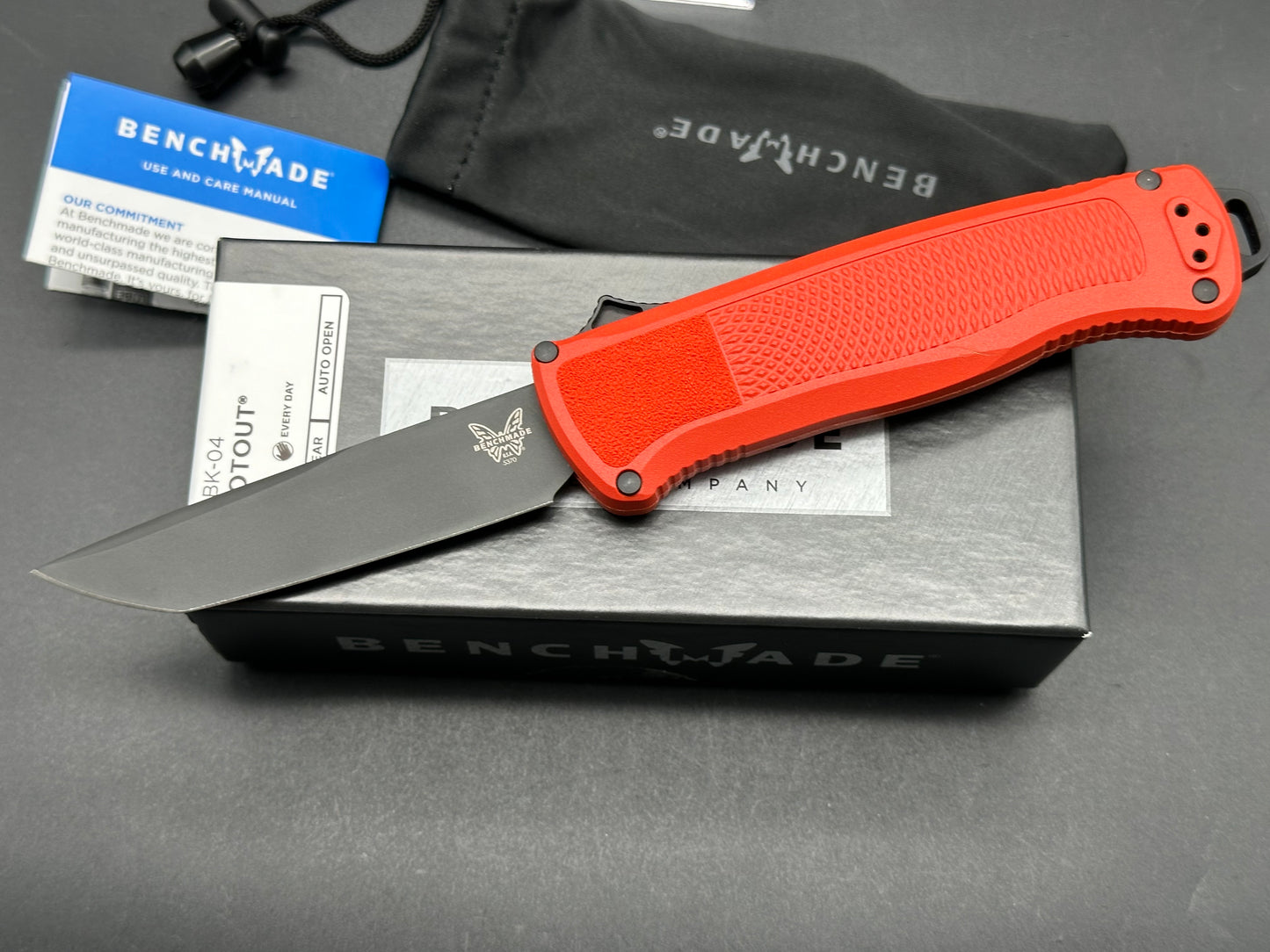 Benchmade Shootout - Limited edition CPM-Cruwear, Red Grivory