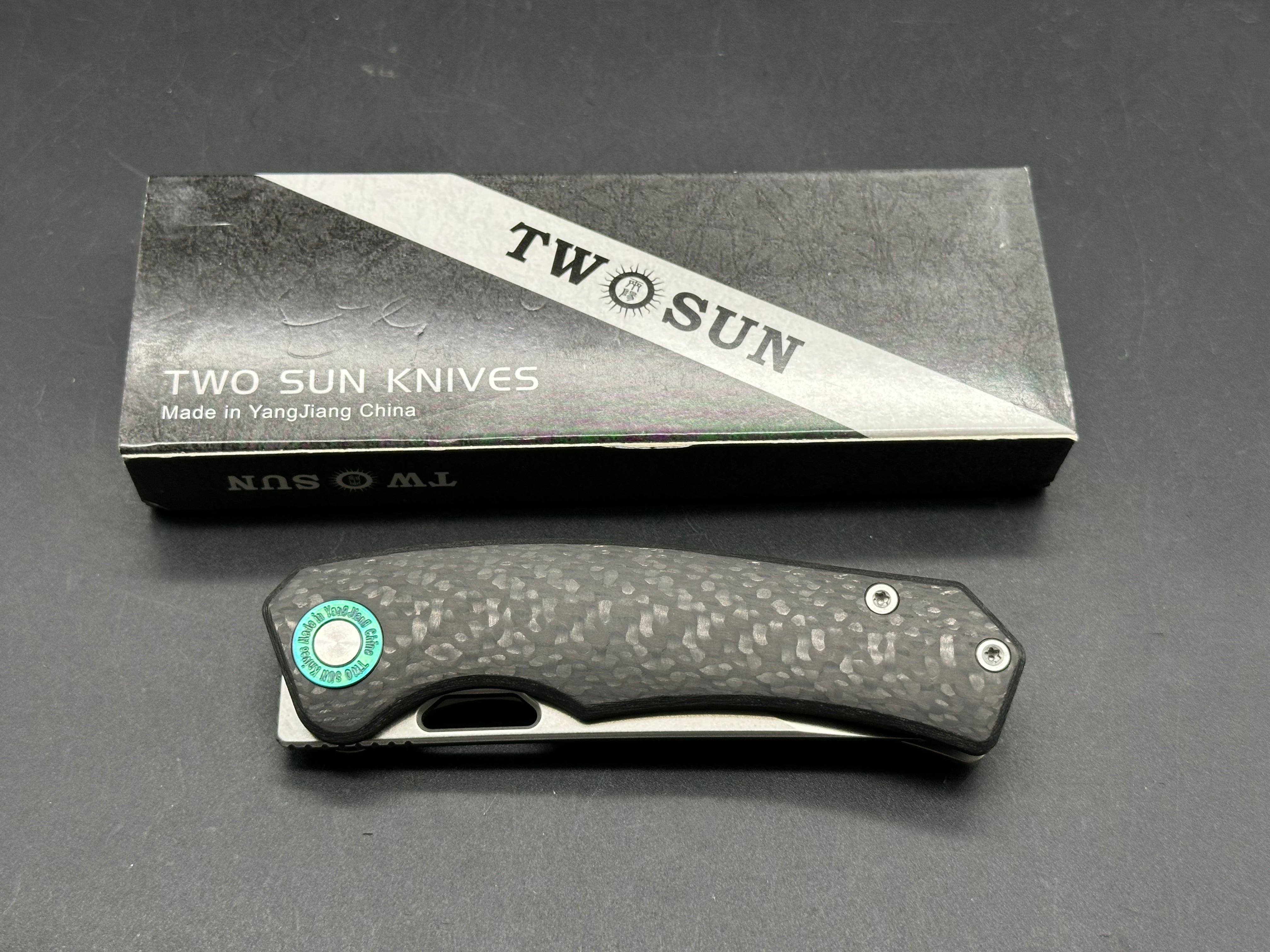 TwoSun TS457 Titanium/CF handle w/M390 blade