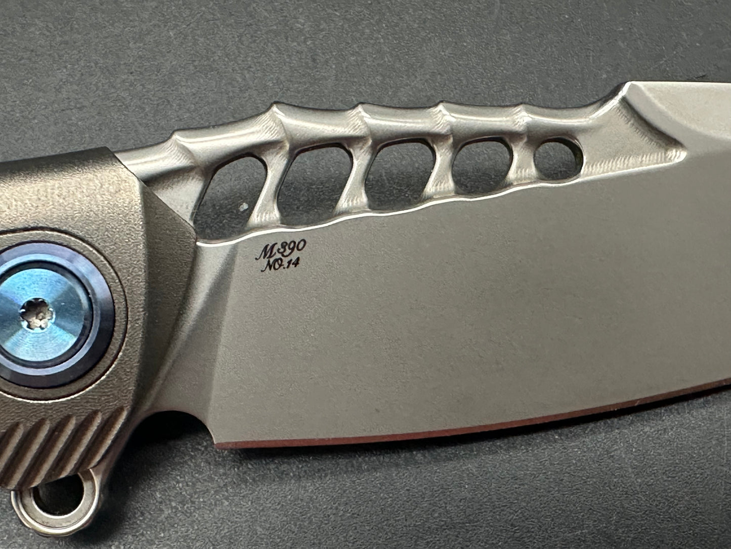 Rike Thor 7 B/CF carbon fiber handle w/M390 blade