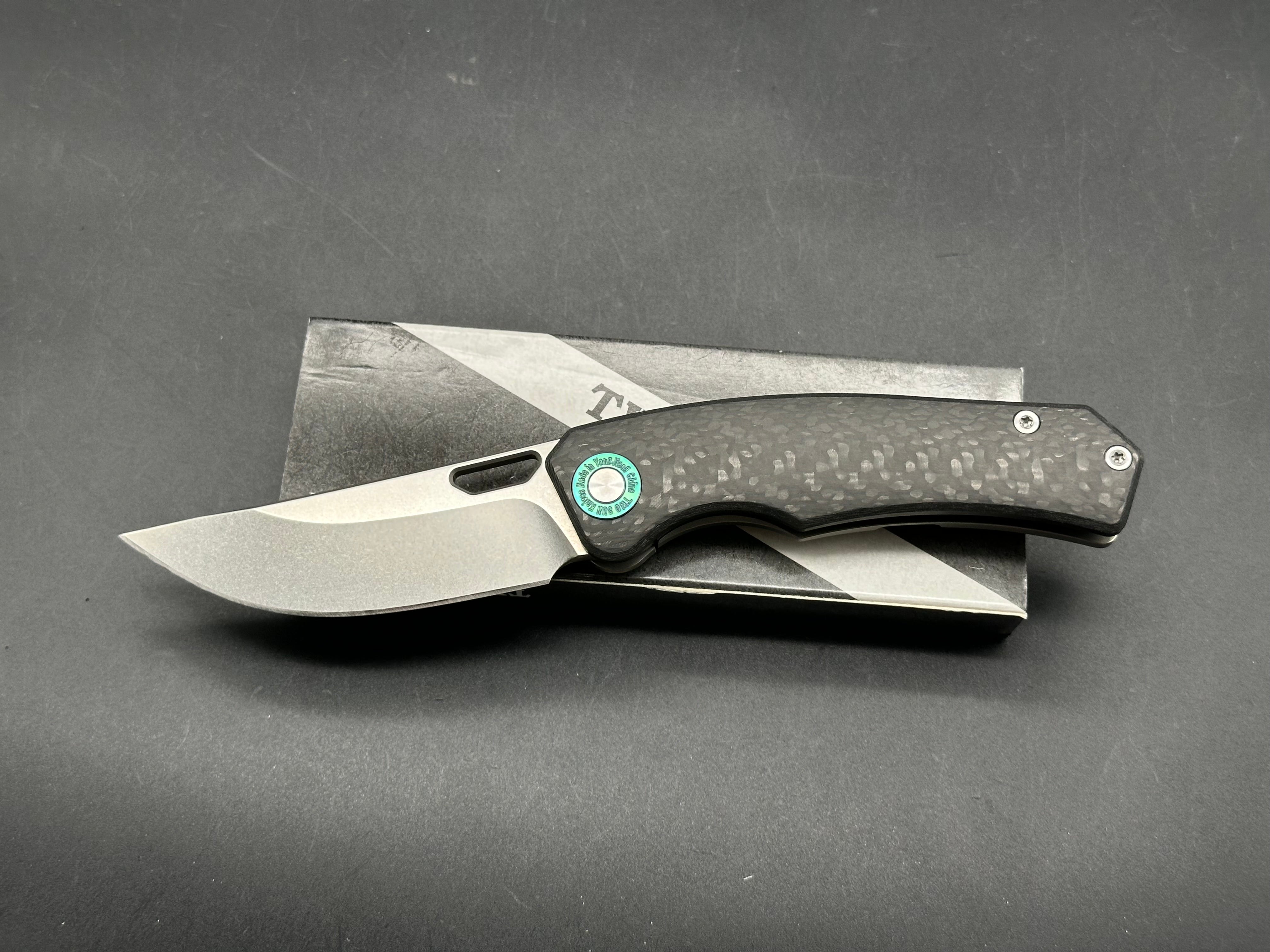 TwoSun TS457 Titanium/CF handle w/M390 blade