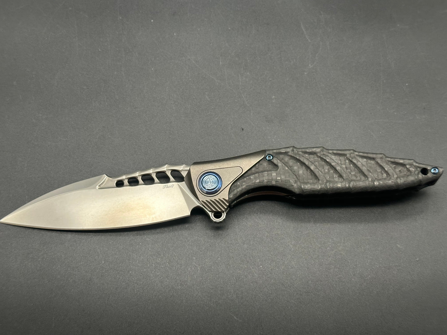 Rike Thor 7 B/CF carbon fiber handle w/M390 blade