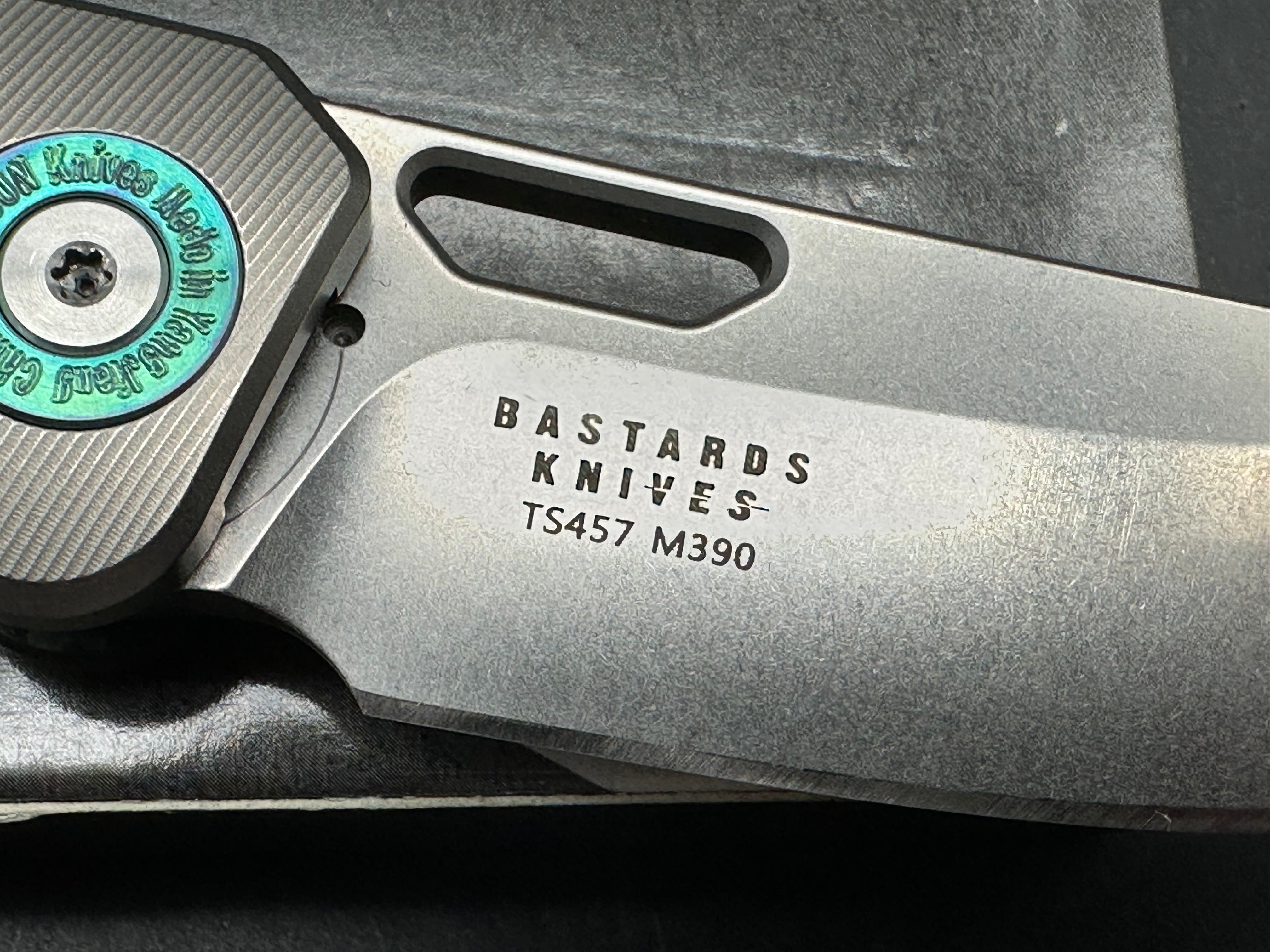 TwoSun TS457 Titanium/CF handle w/M390 blade