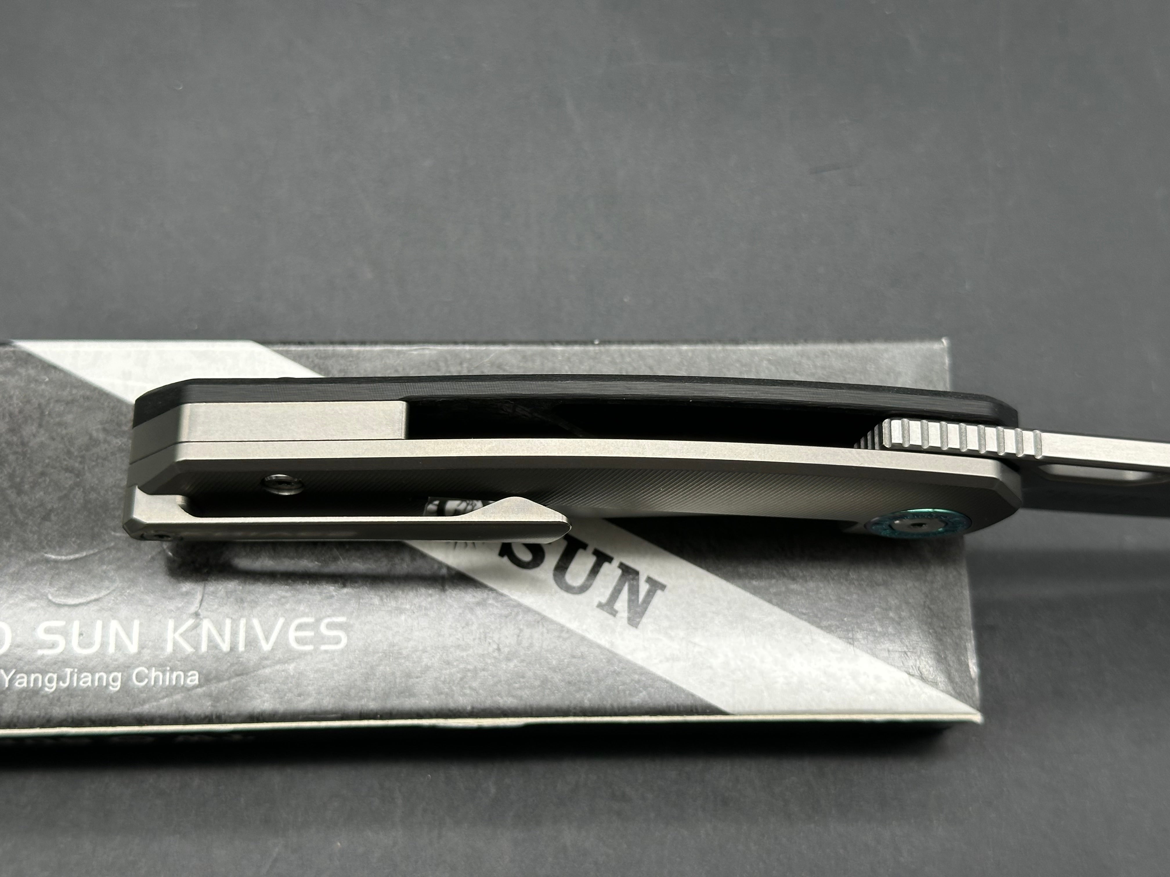 TwoSun TS457 Titanium/CF handle w/M390 blade