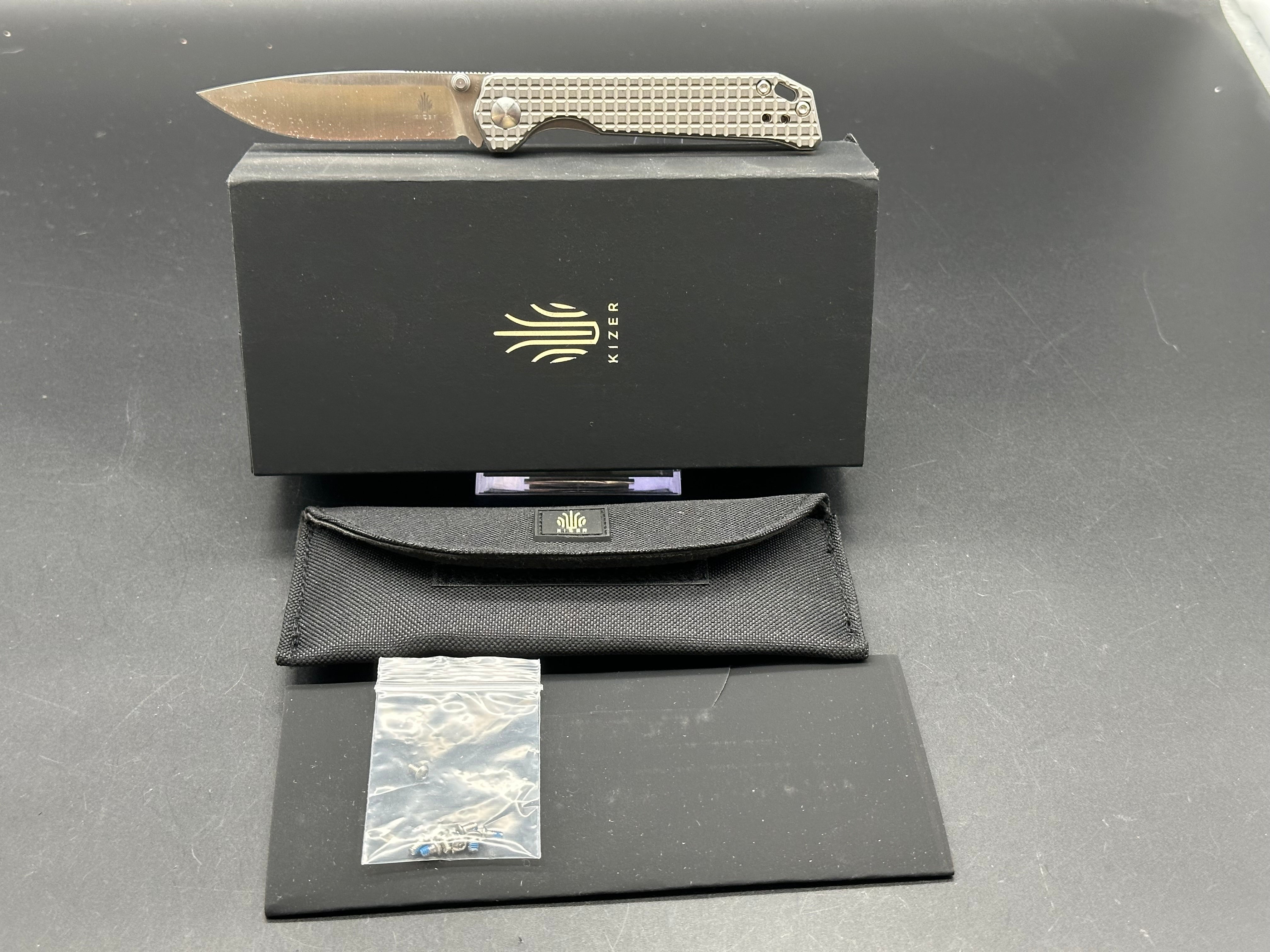 Kizer Begleiter Mini titanium frame lock folder w/M390 blade