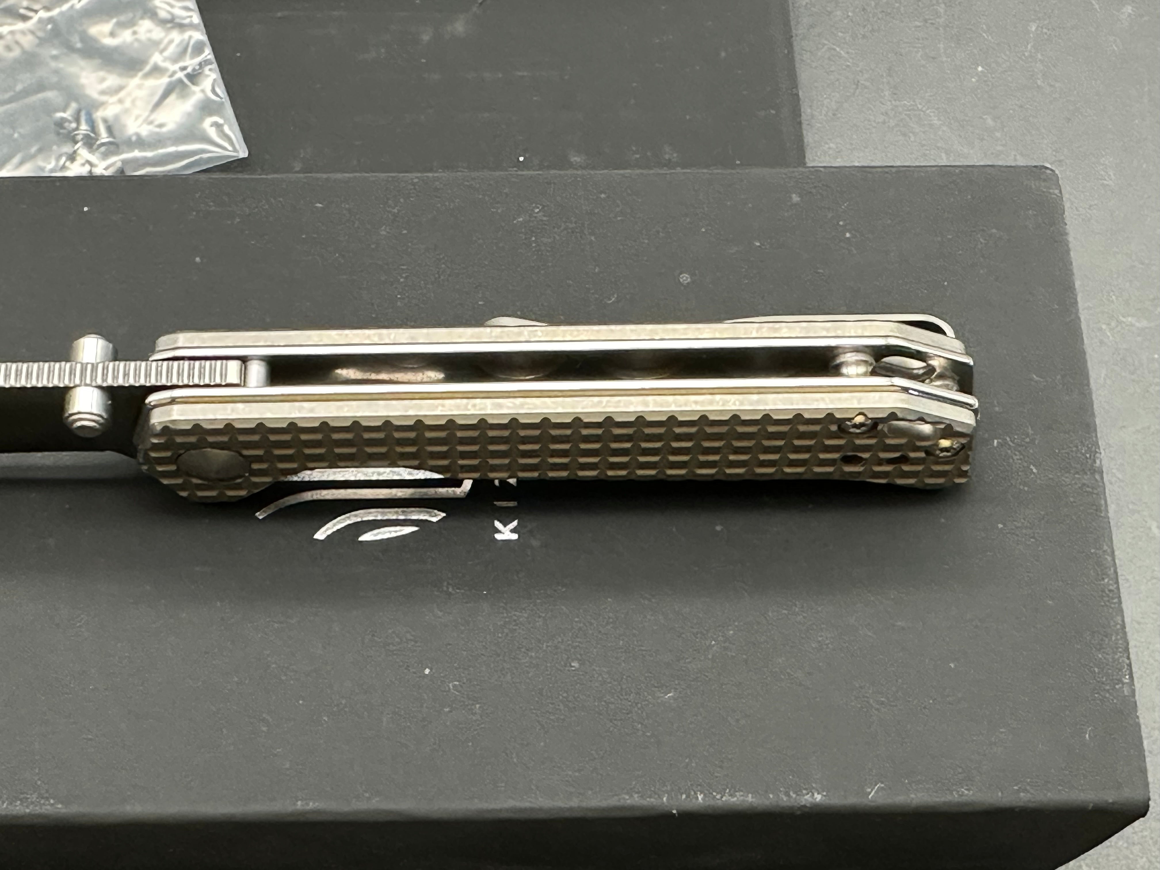 Kizer Begleiter Mini titanium frame lock folder w/M390 blade