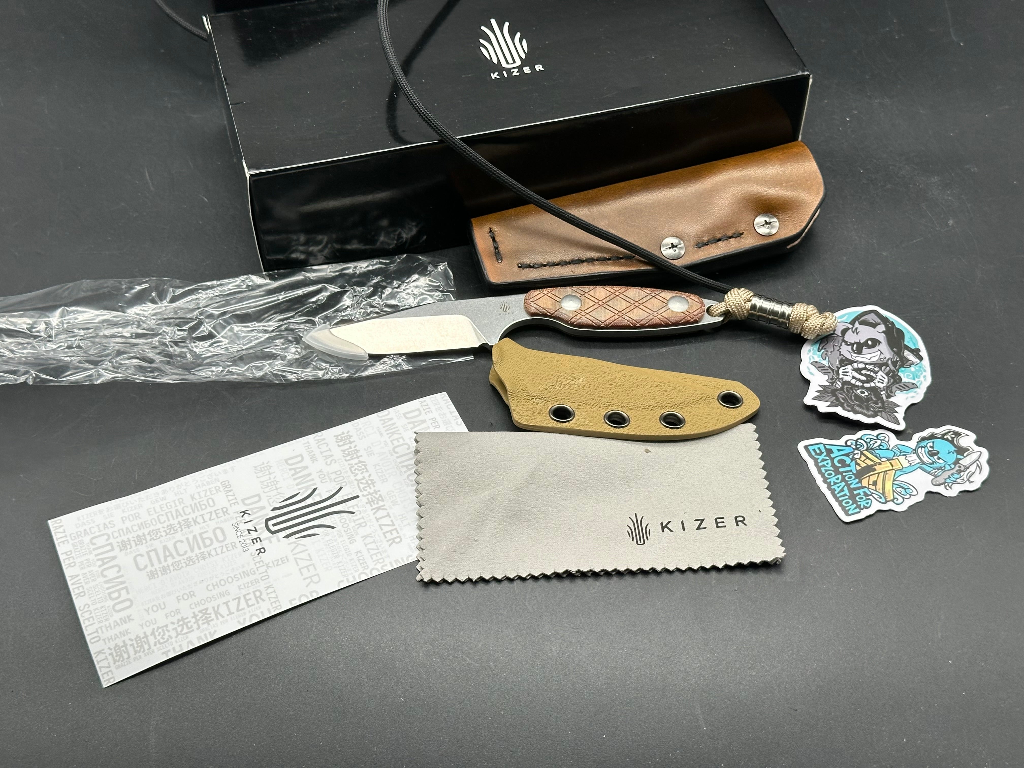 Kizer Muskrat Fixed blade knife incudes extra custom sheath