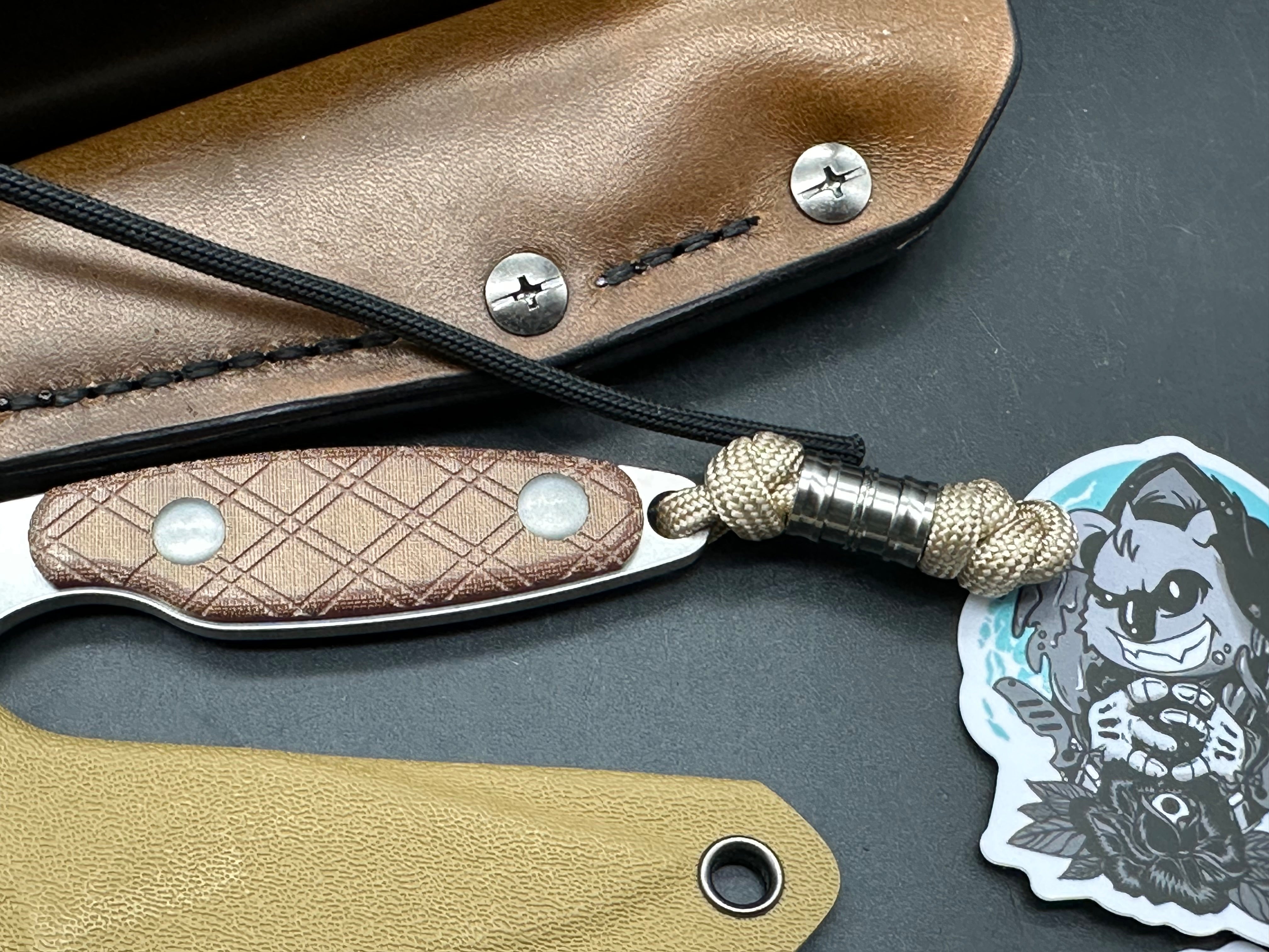 Kizer Muskrat Fixed blade knife incudes extra custom sheath